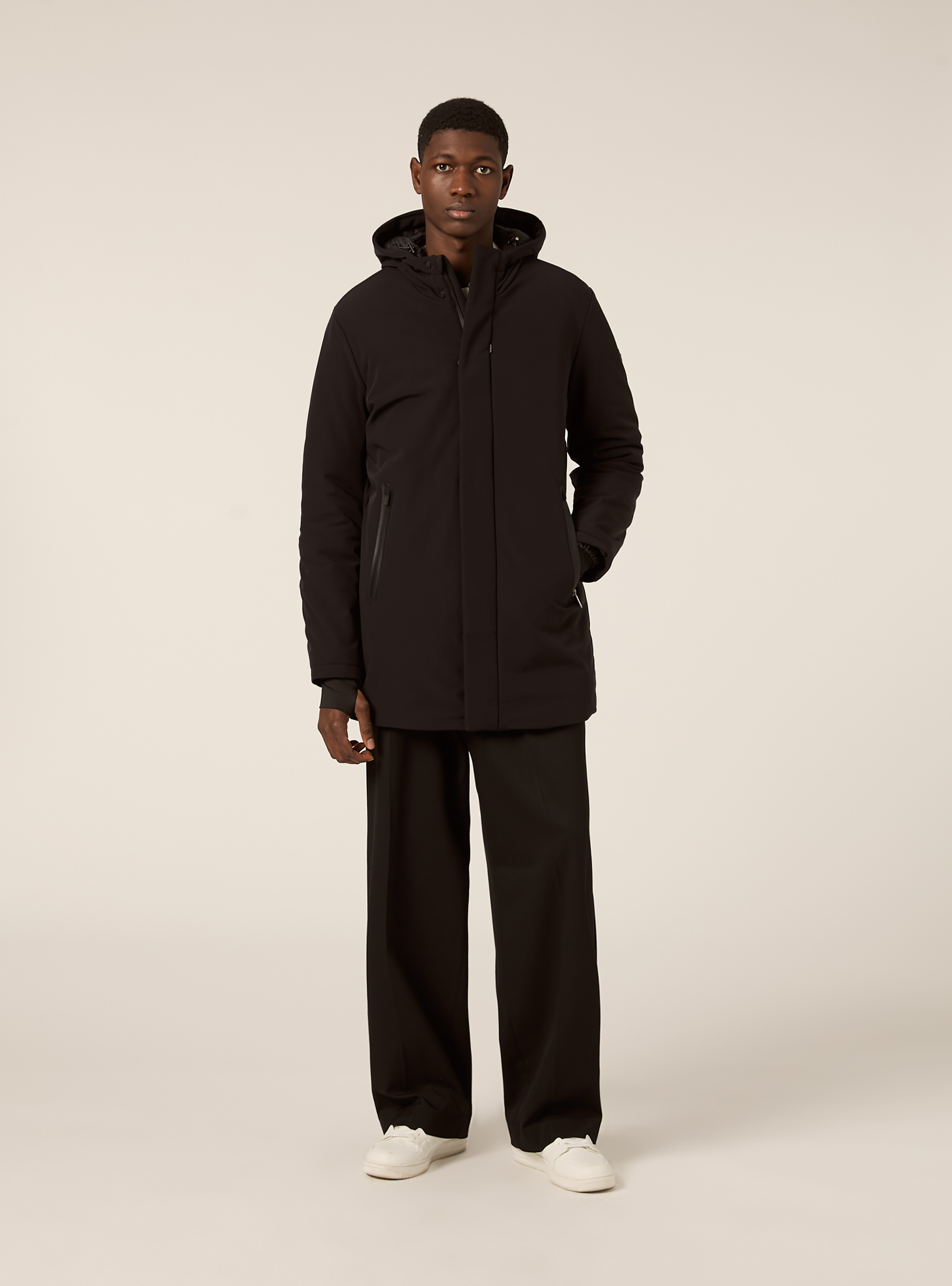 Giubbino con cappuccio e zip impermeabili lungo, BK1 BLACK