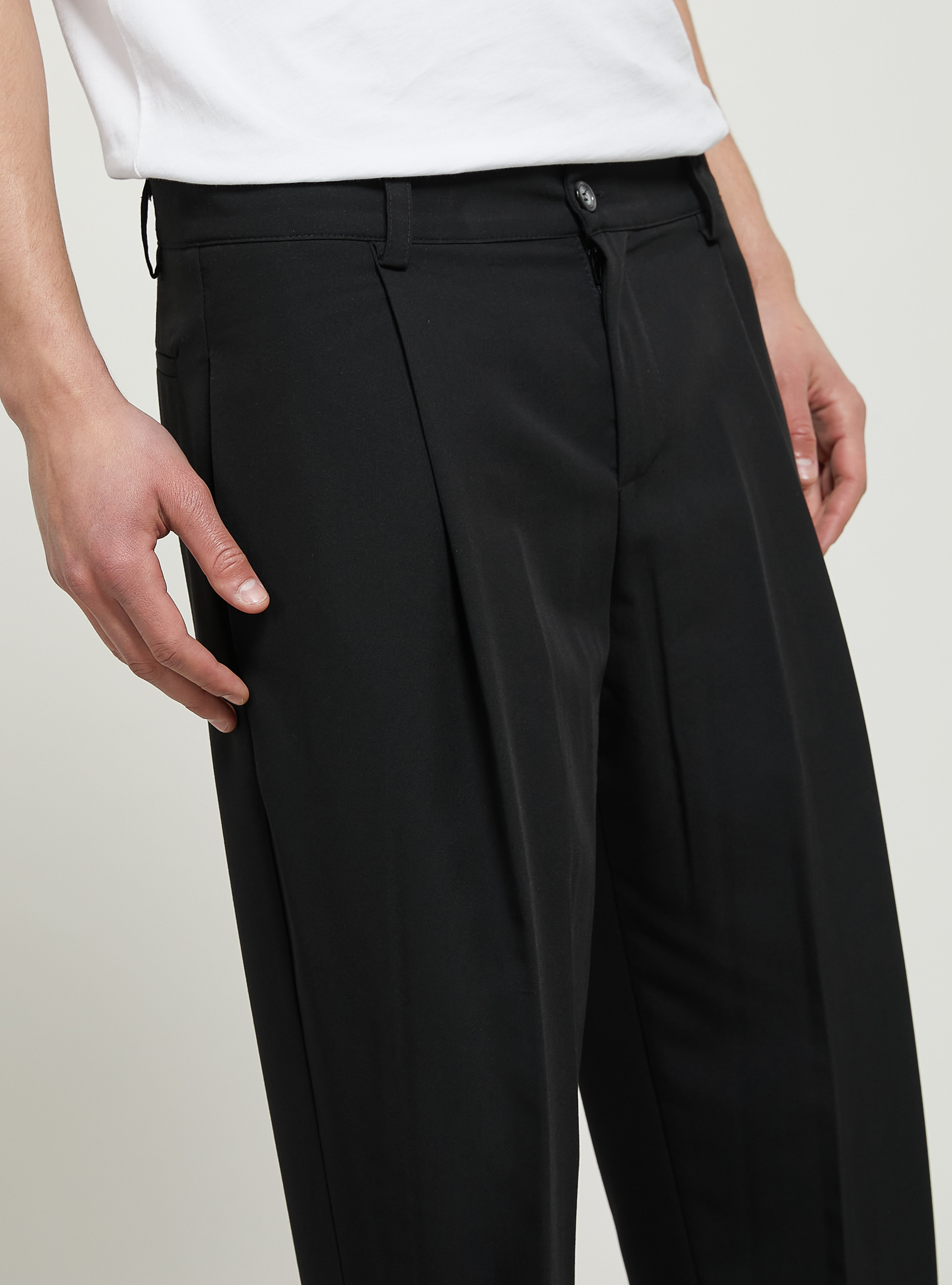 Pantaloni con doppia pence trasversale, BK1 BLACK