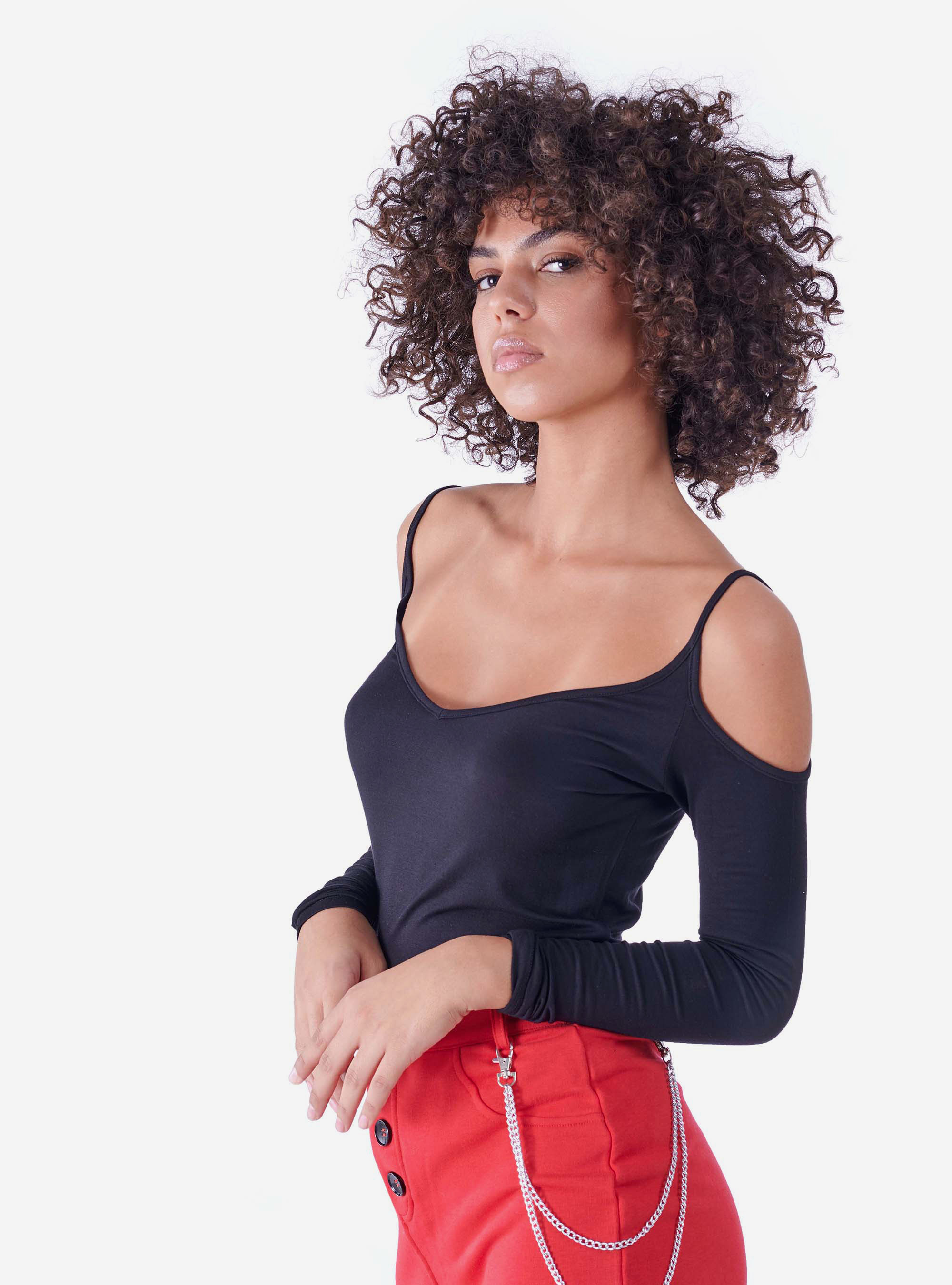 V-NECK SWEATER AND UNCOVERED SHOULDERS, BLACK