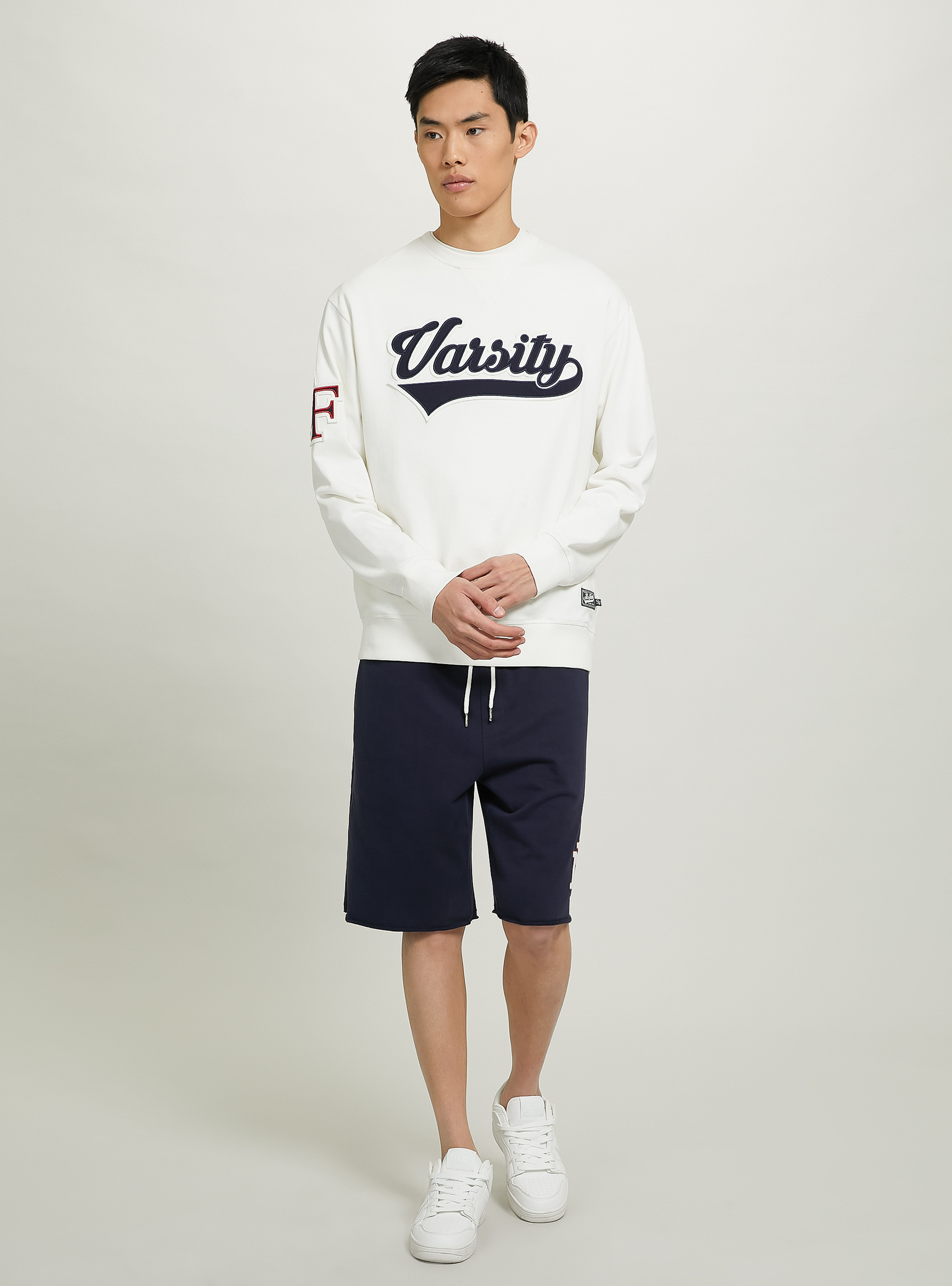 Round-neck college sweatshirt with cotton patch, C0020 OFF WHITE