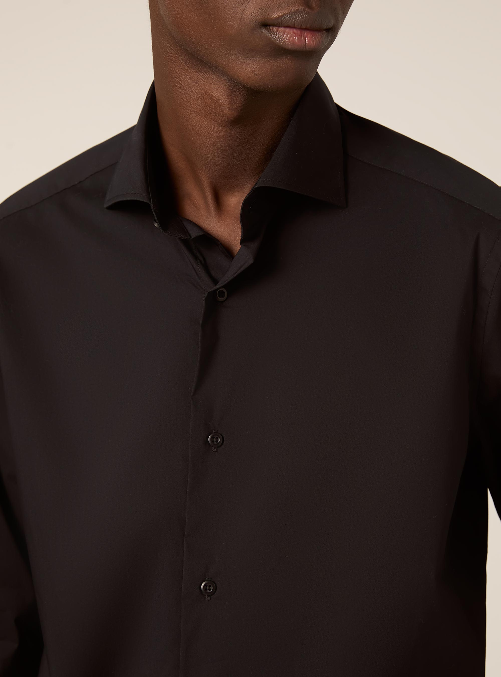 Camisa de popelina elástica con cuello francés, BK1 BLACK