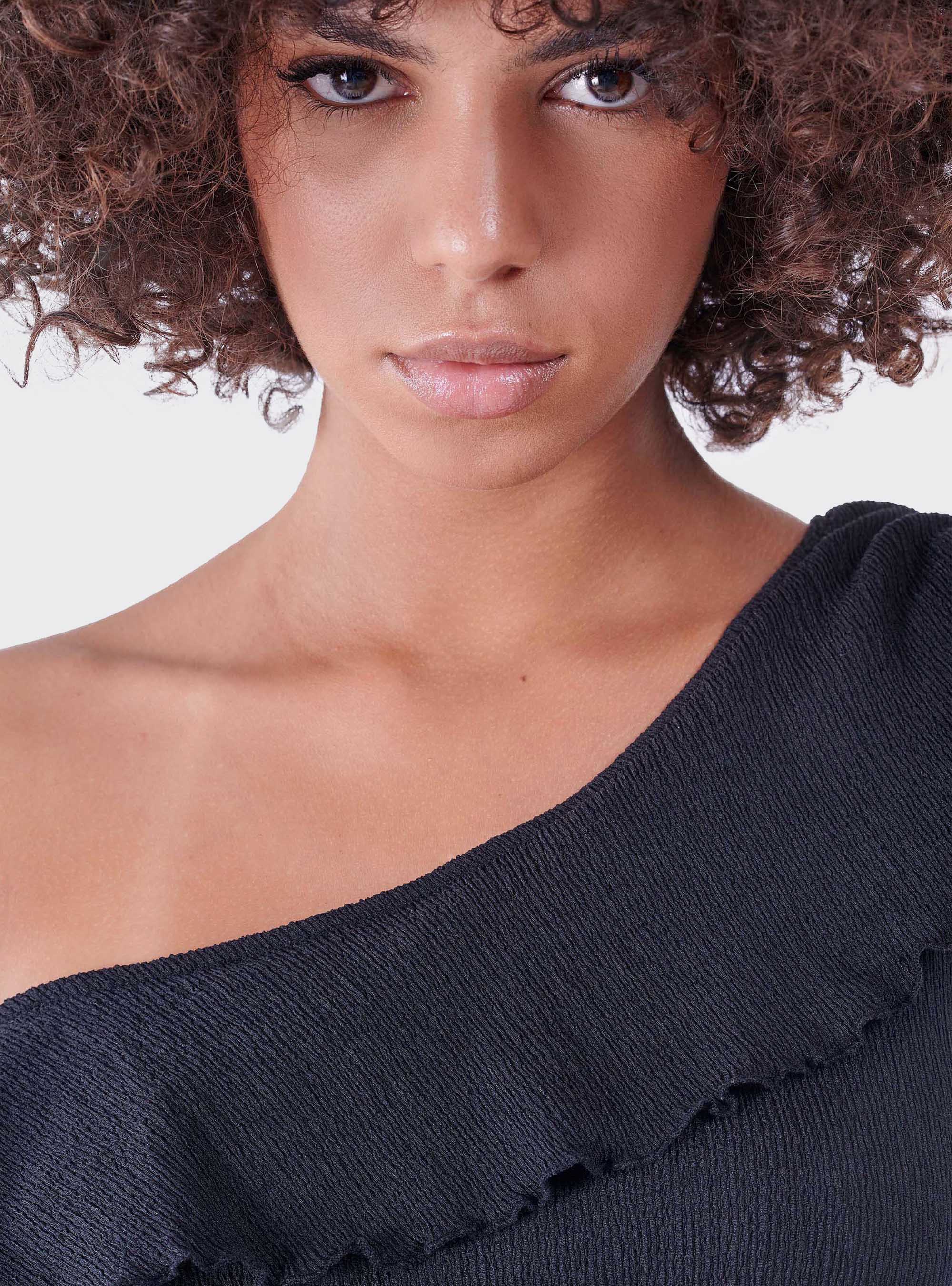 Top monospalla in tessuto elasticizzato, NERO