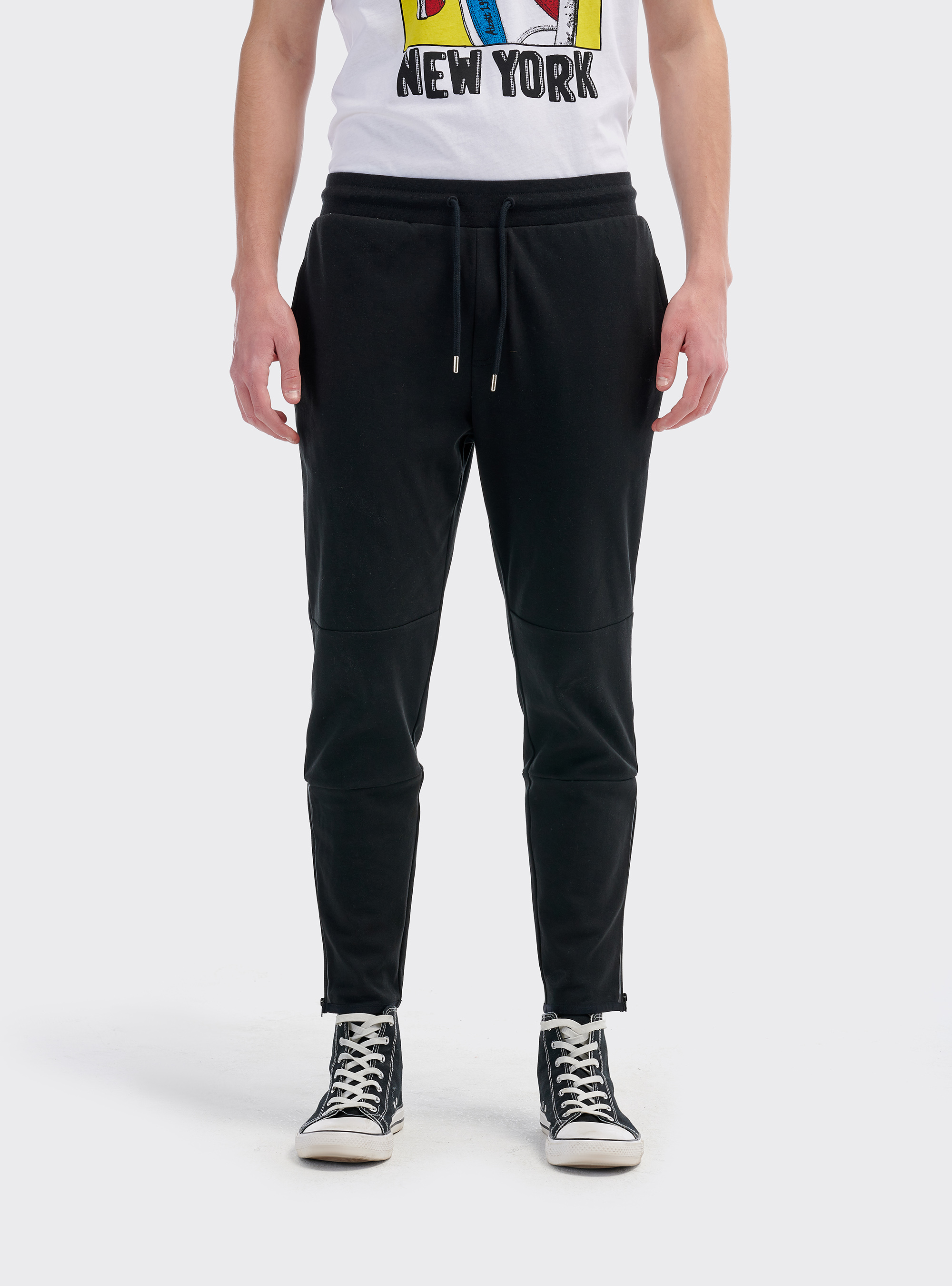 Jogger con zip sul fondo, NERO
