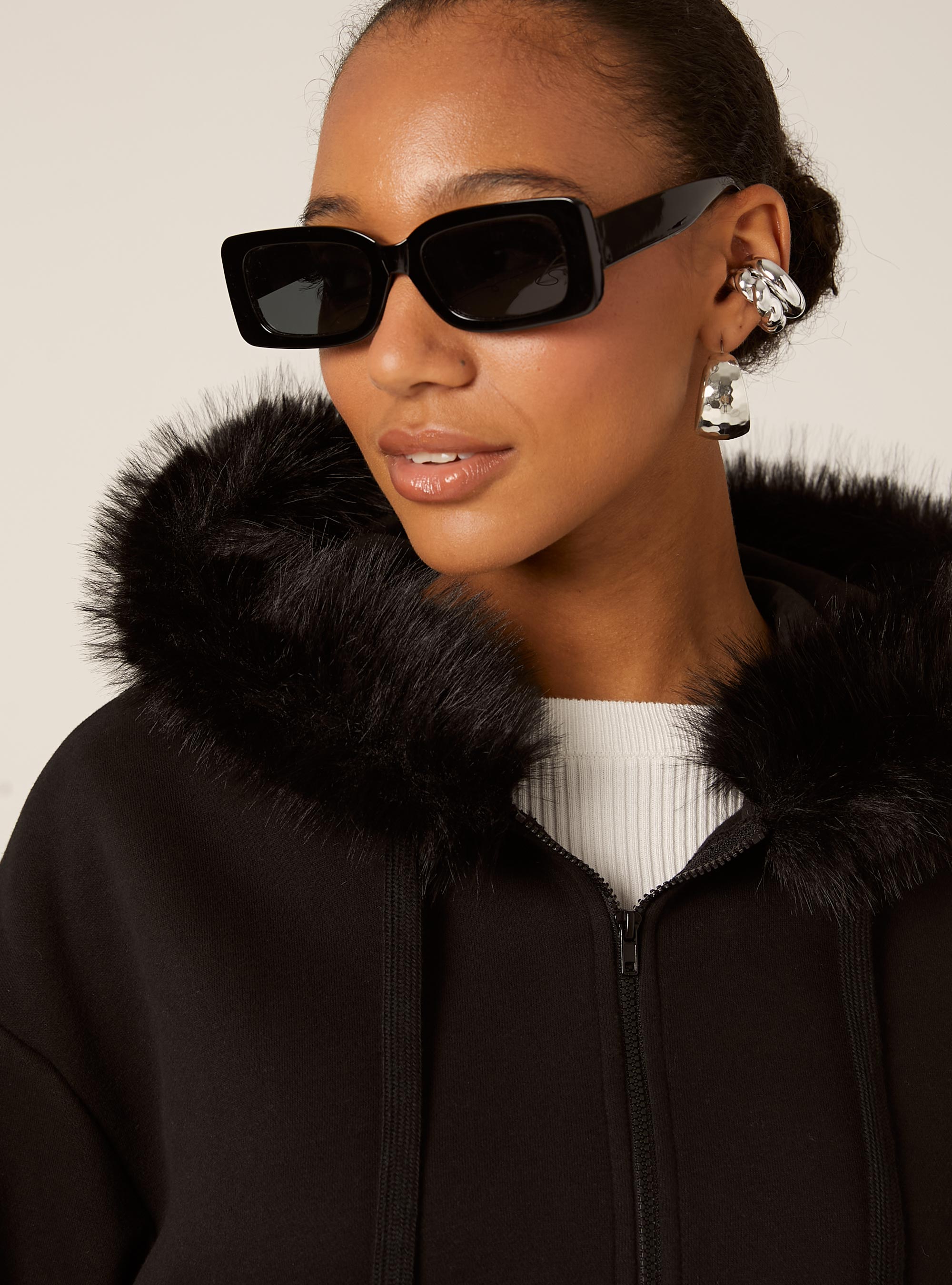 Sudadera corta con capucha de piel, BK1 BLACK