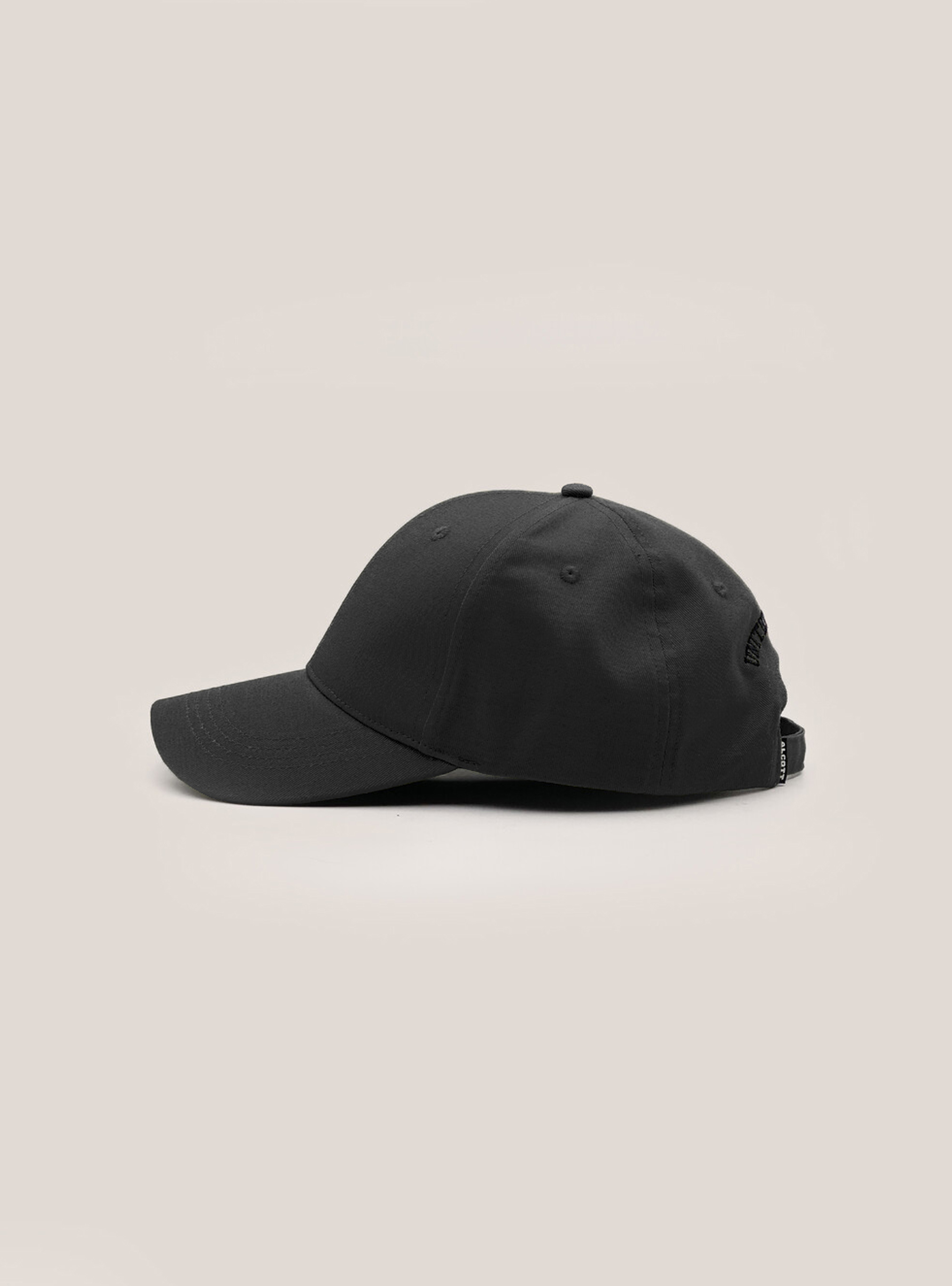 Plain hat with visor, BLACK