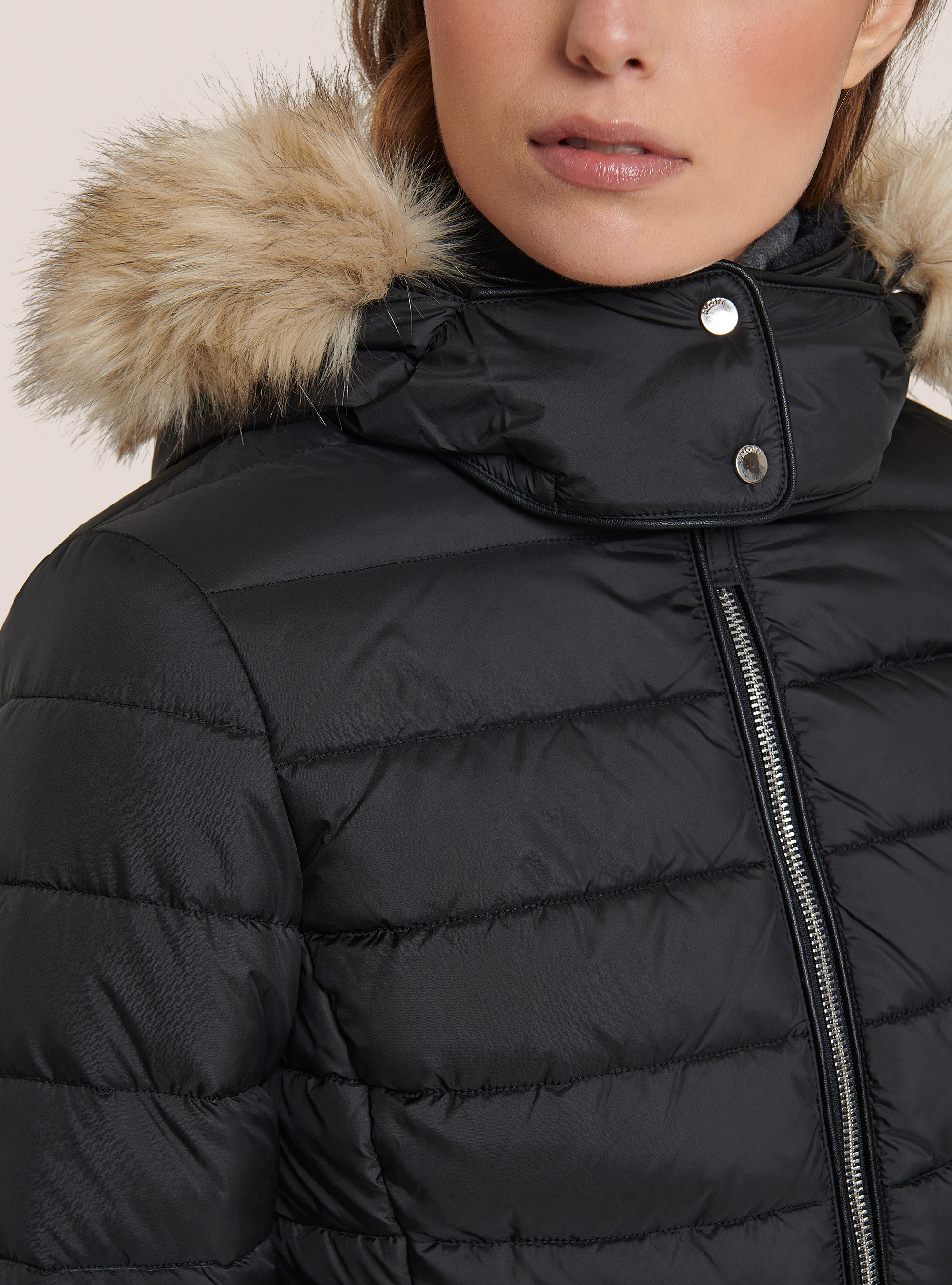 Veste matelassée avec capuche et col en fourrure synthétique, C101 BLACK