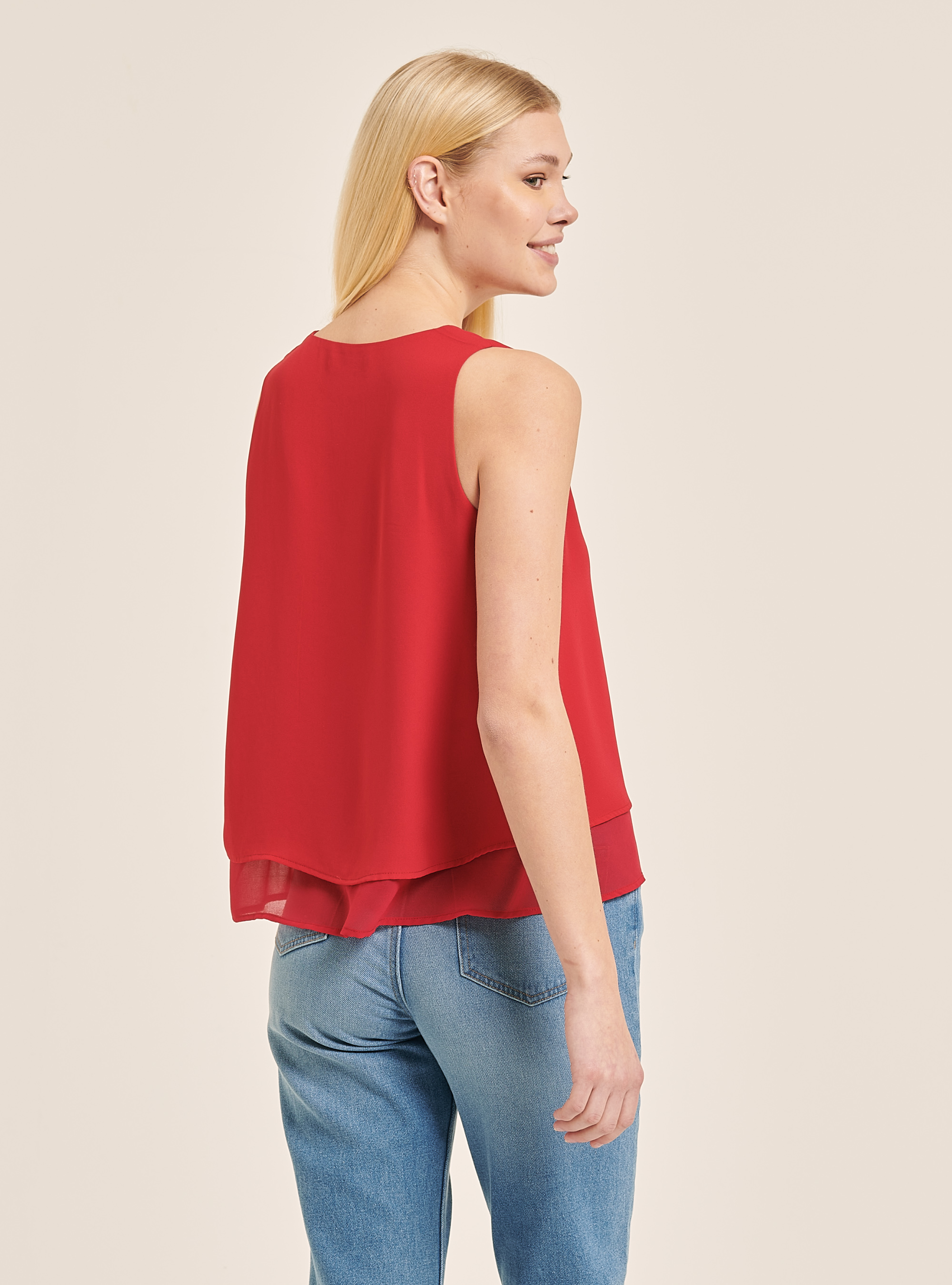 Sleeveless v-neck blouse, RED