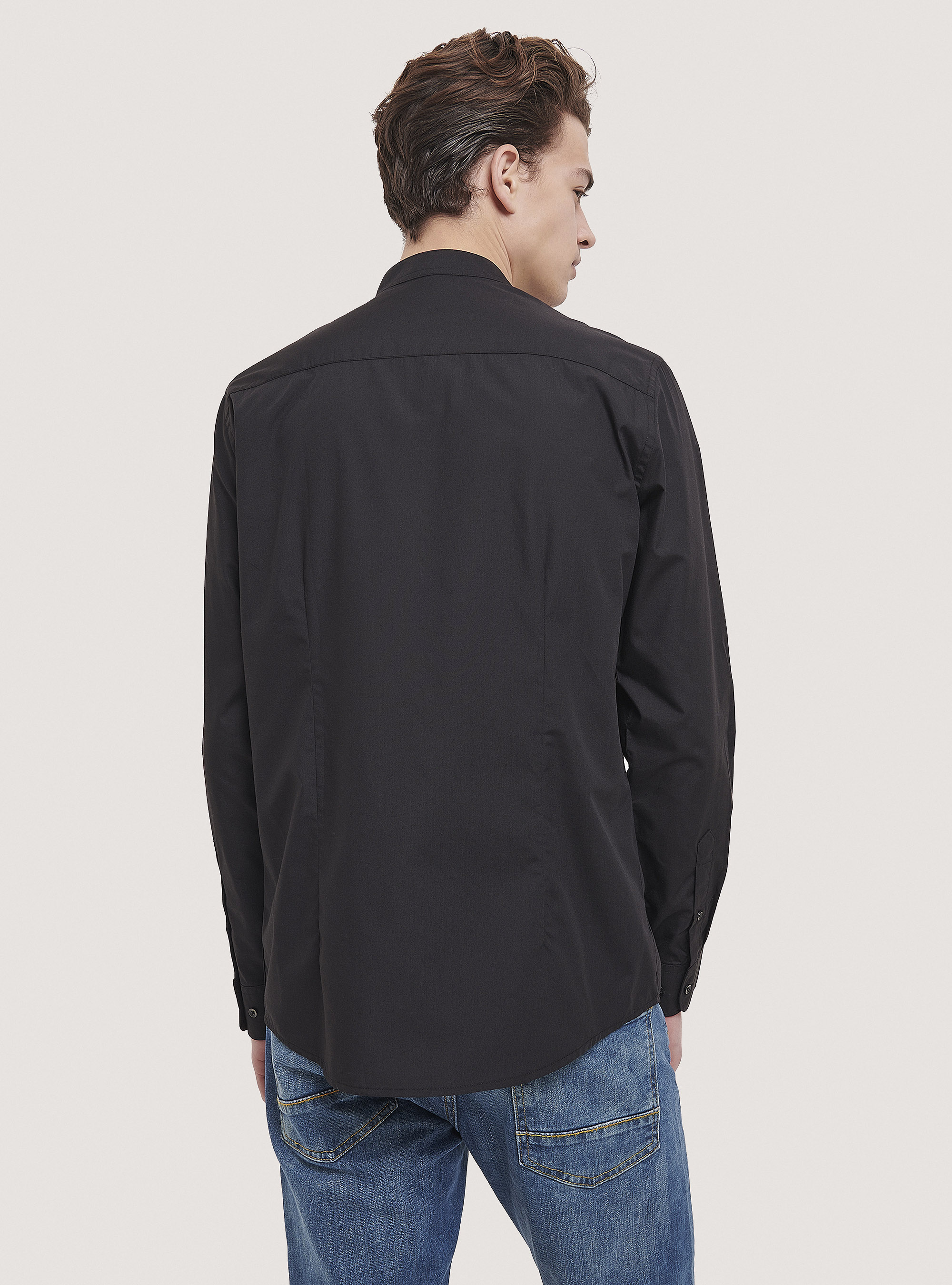 Camicia in tinta unita con collo coreano, NERO