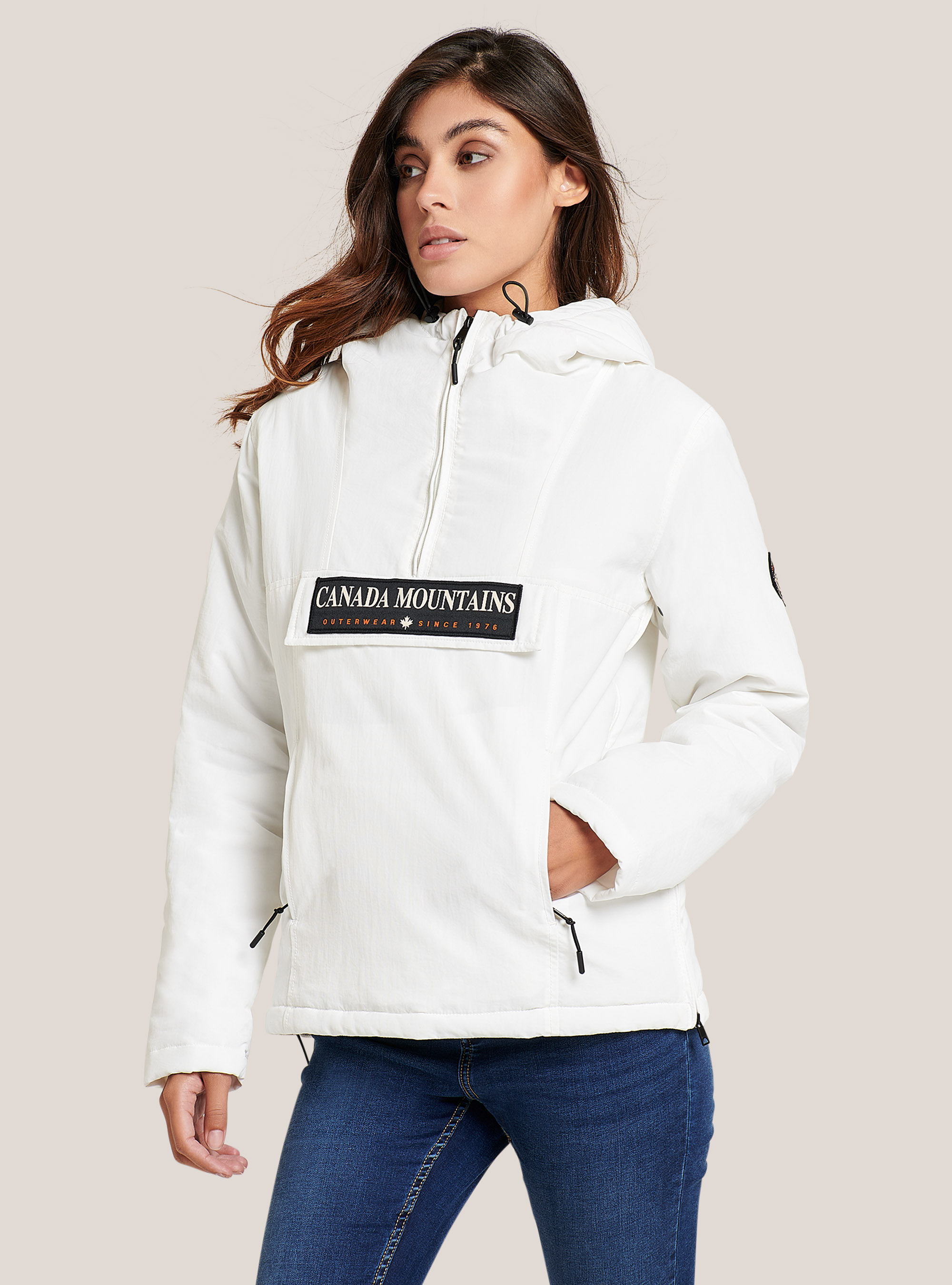 Chaqueta anorak con solapa frontal con parche y capucha, C018 WHITE