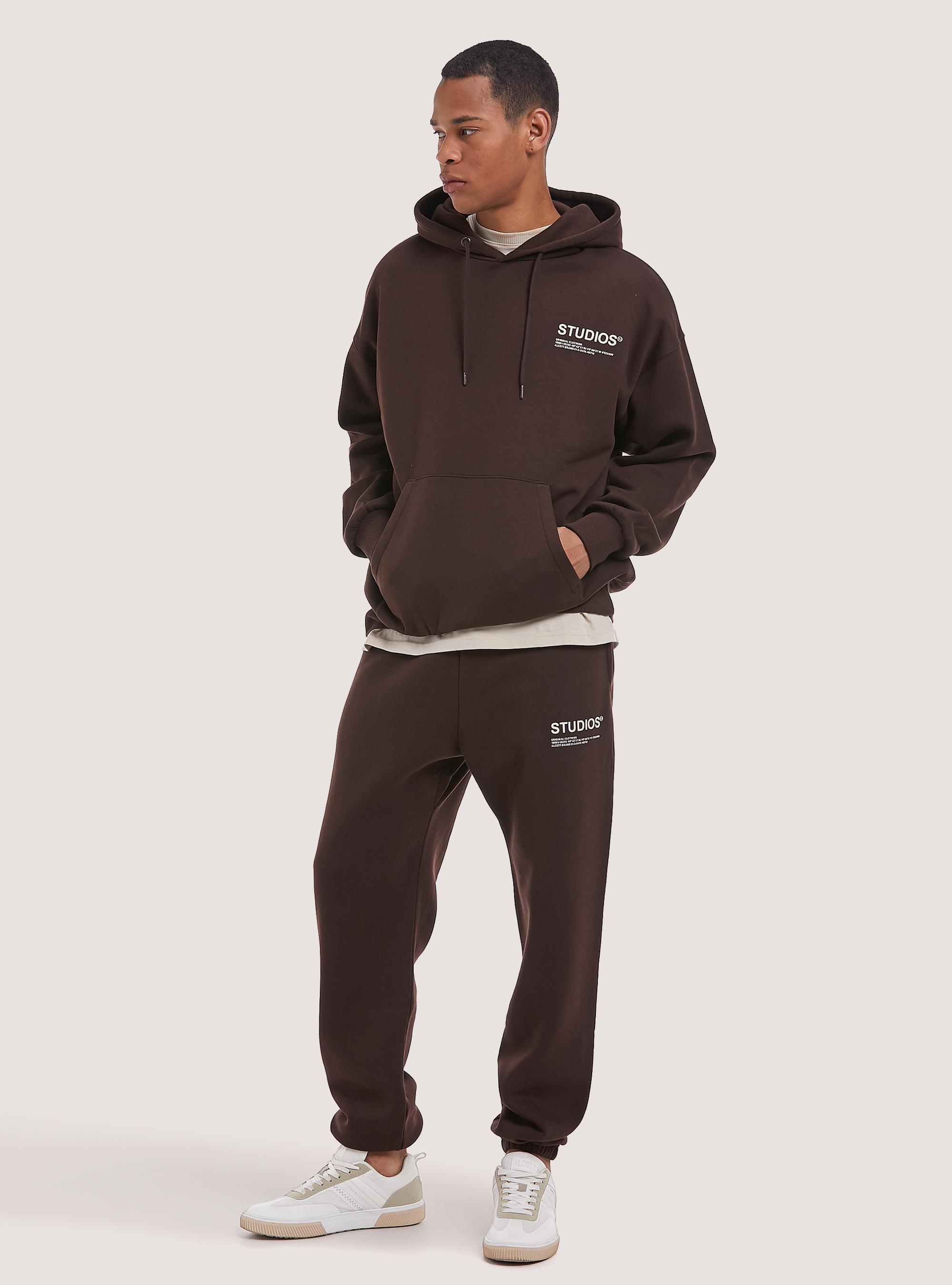 Sudadera con capucha estampada de Studios, BR1 BROWN DARK