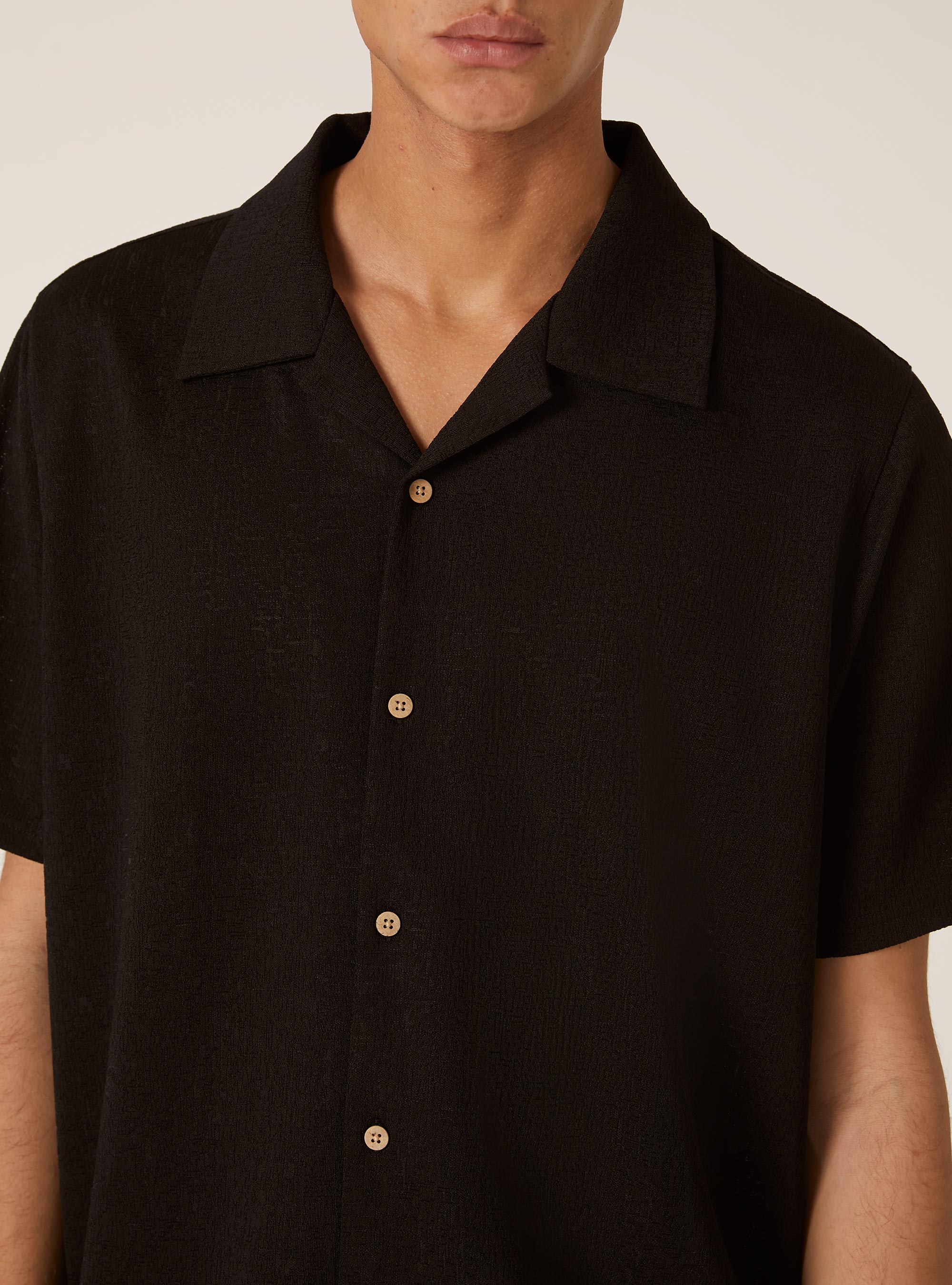 Chemise &agrave; manches courtes avec texture, BK1 BLACK