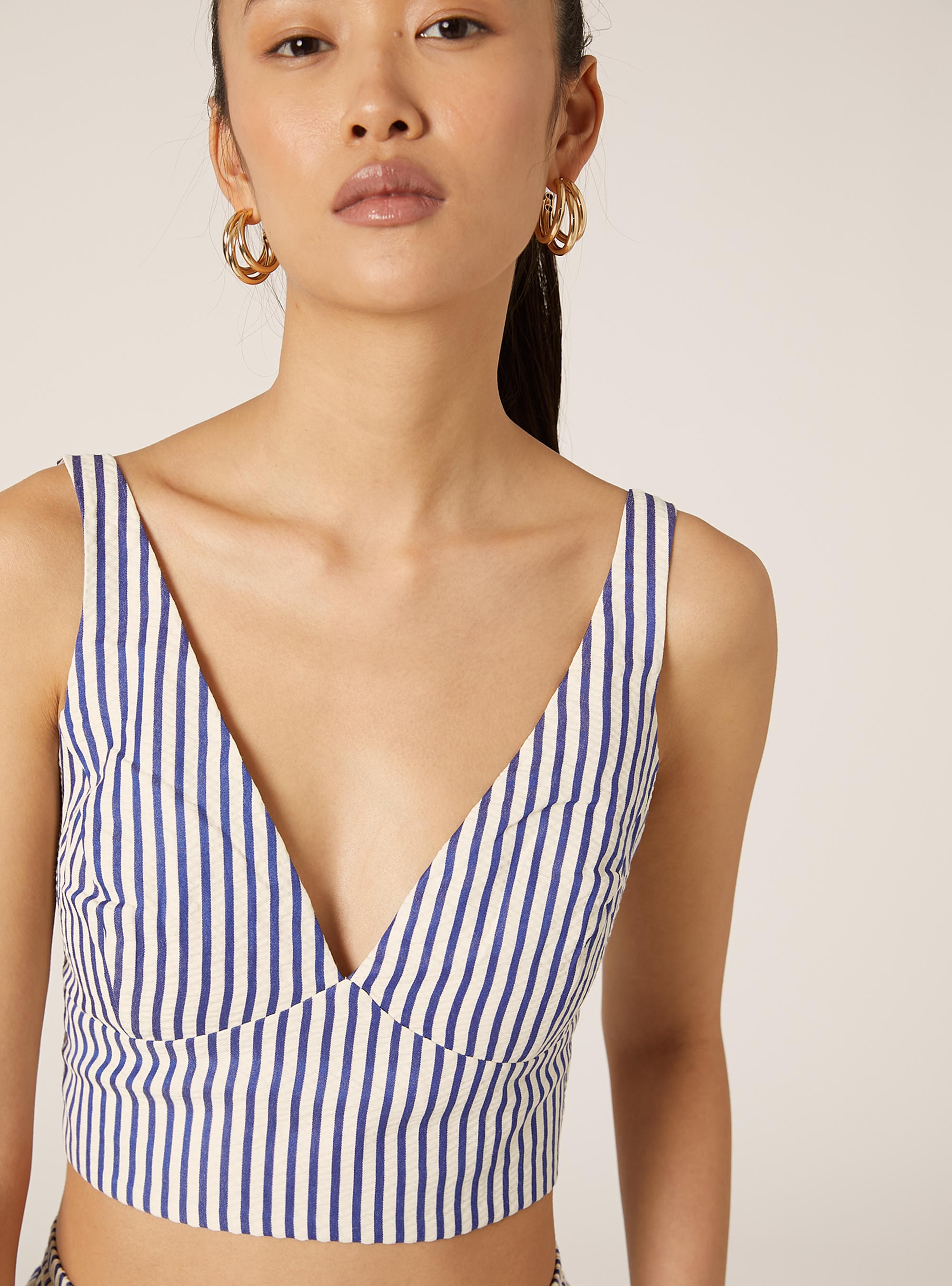 Top a righe con texture stropicciata, STRIPES