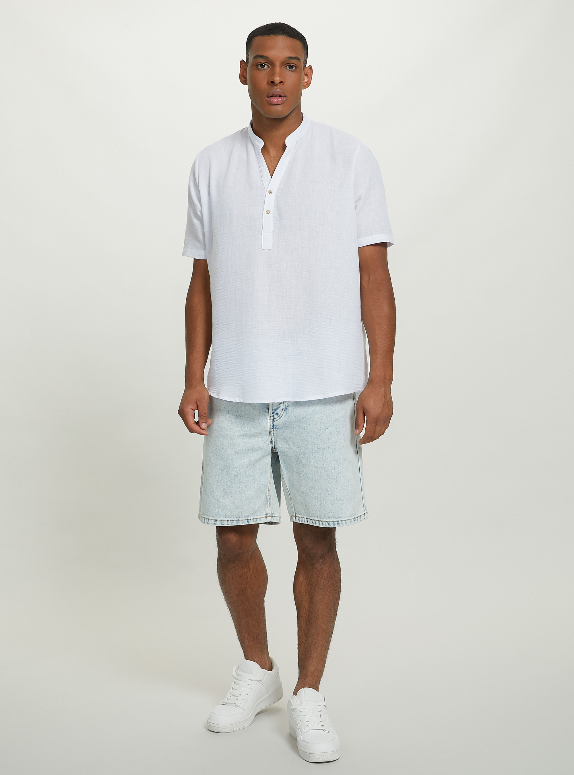 Camicia basica collo coreano mezza placchetta, WH2 WHITE