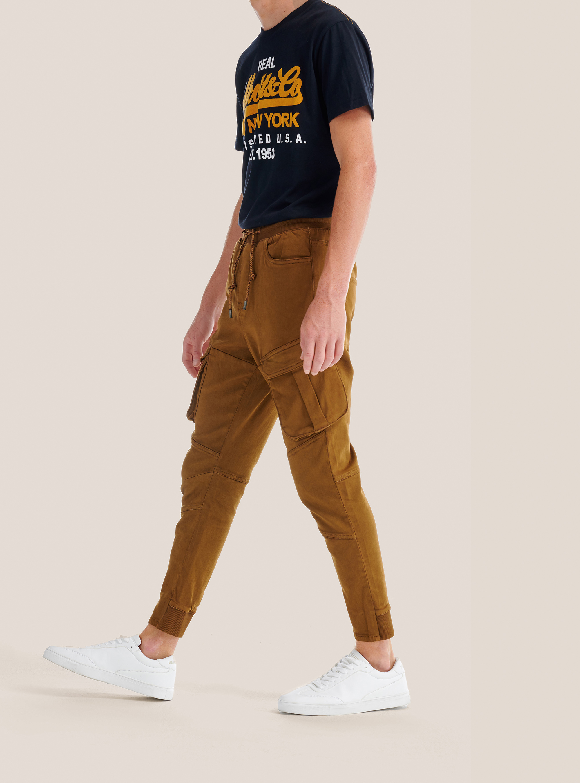 Jogger with drawstring and pockets, C5500 TOBACCO