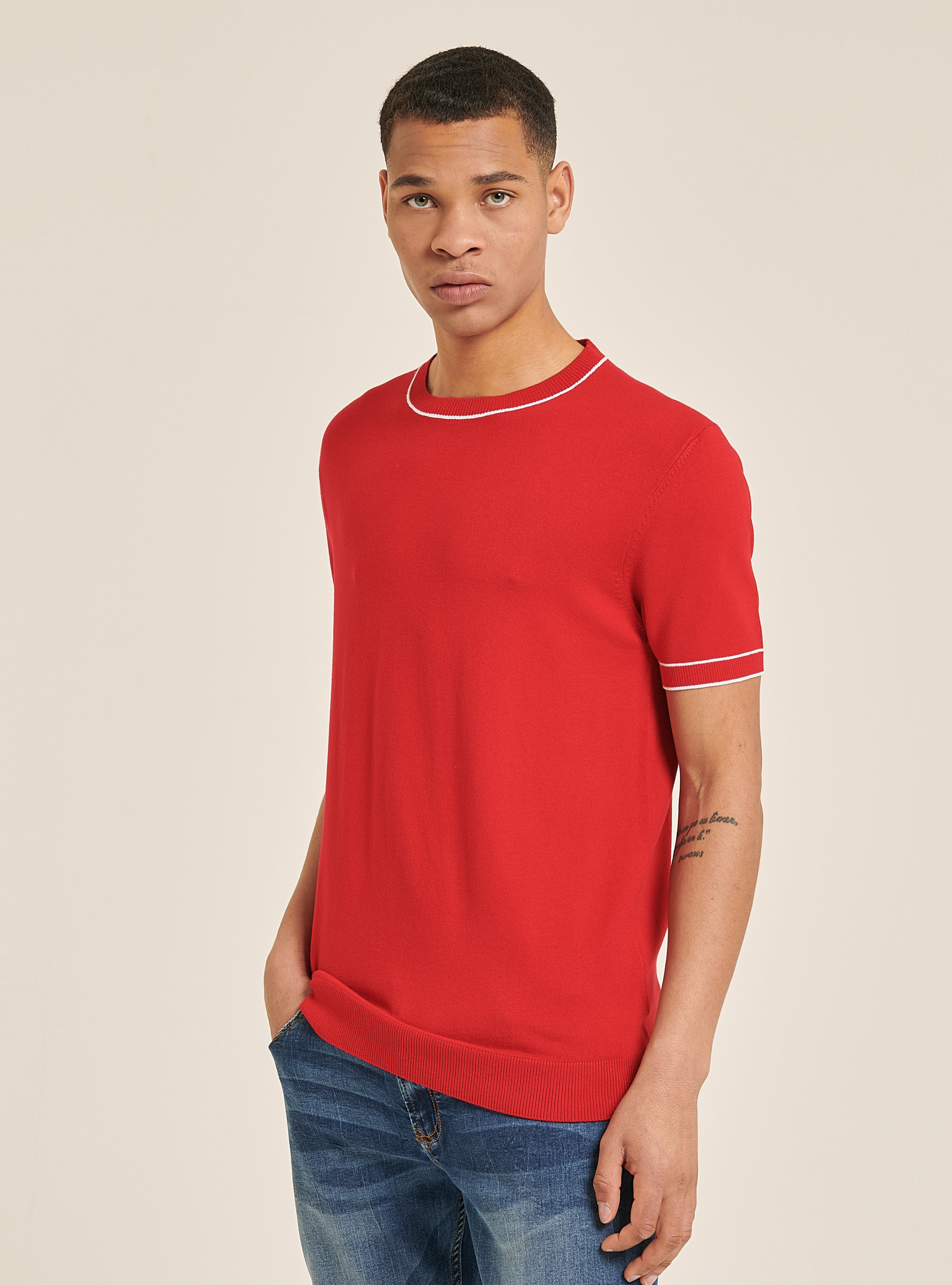Pullover a maniche corte con dettaglio a contrasto, RED
