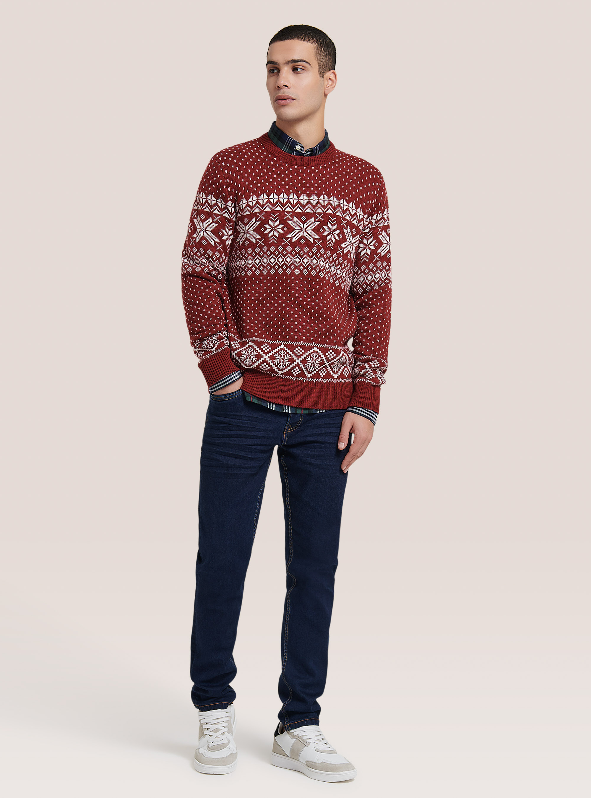 Pullover mit Rundhalsausschnitt und Schneeflocken, C350 RED