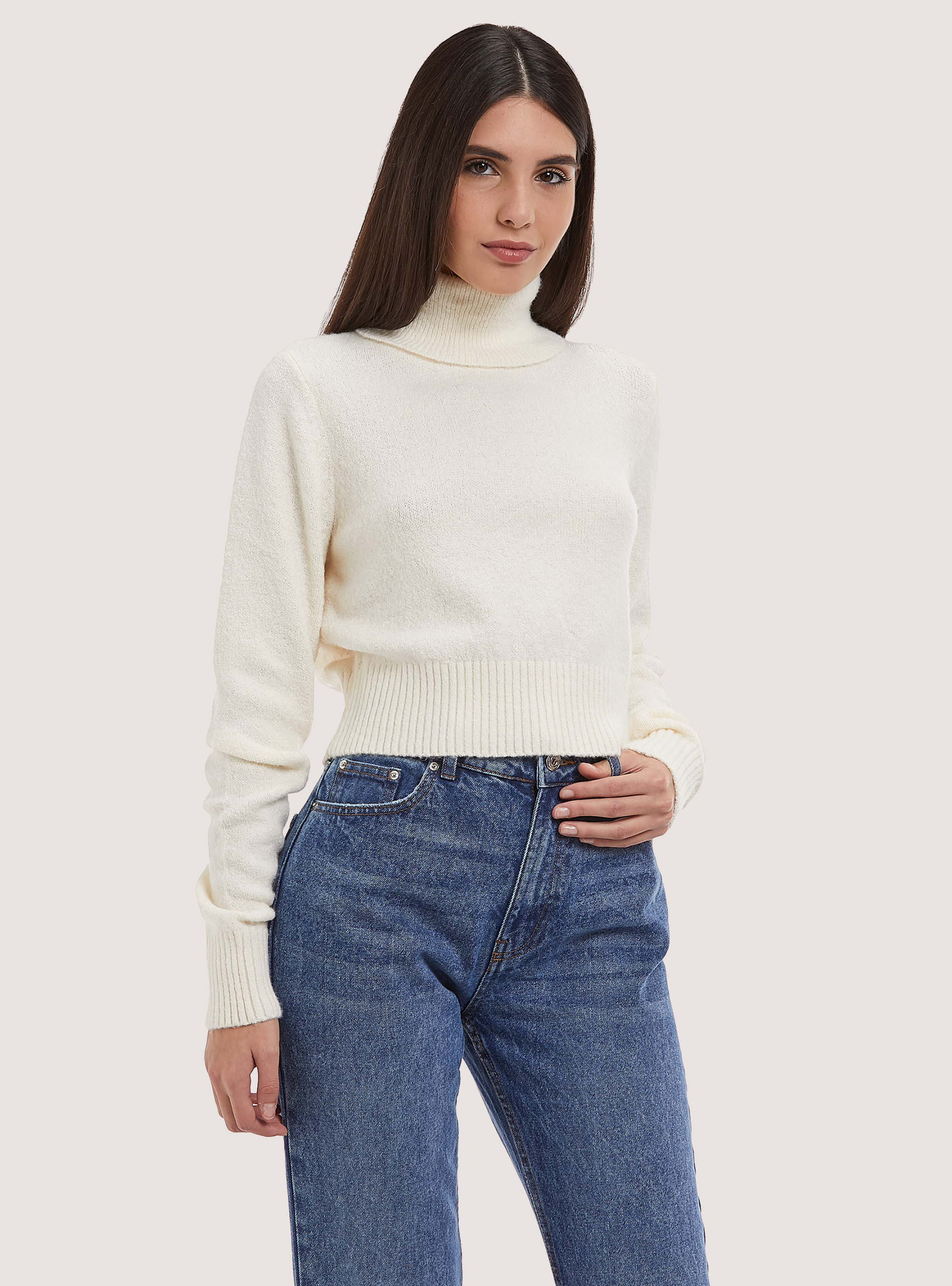 Pullover morbido cropped a collo alto, WH1 OFF WHITE