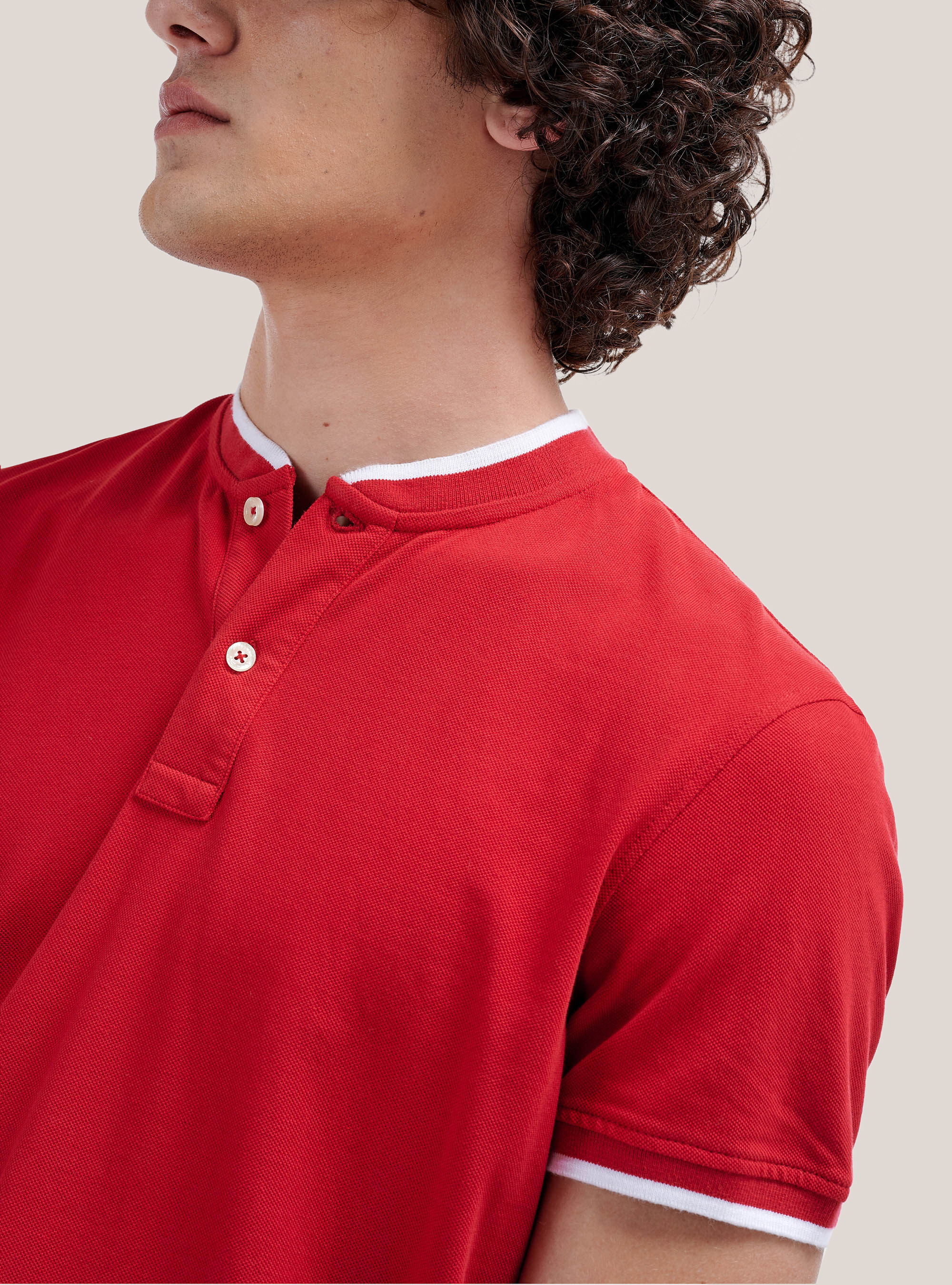 Poloshirt mit Stehkragen in Kontrastfarbe, C3393 RED