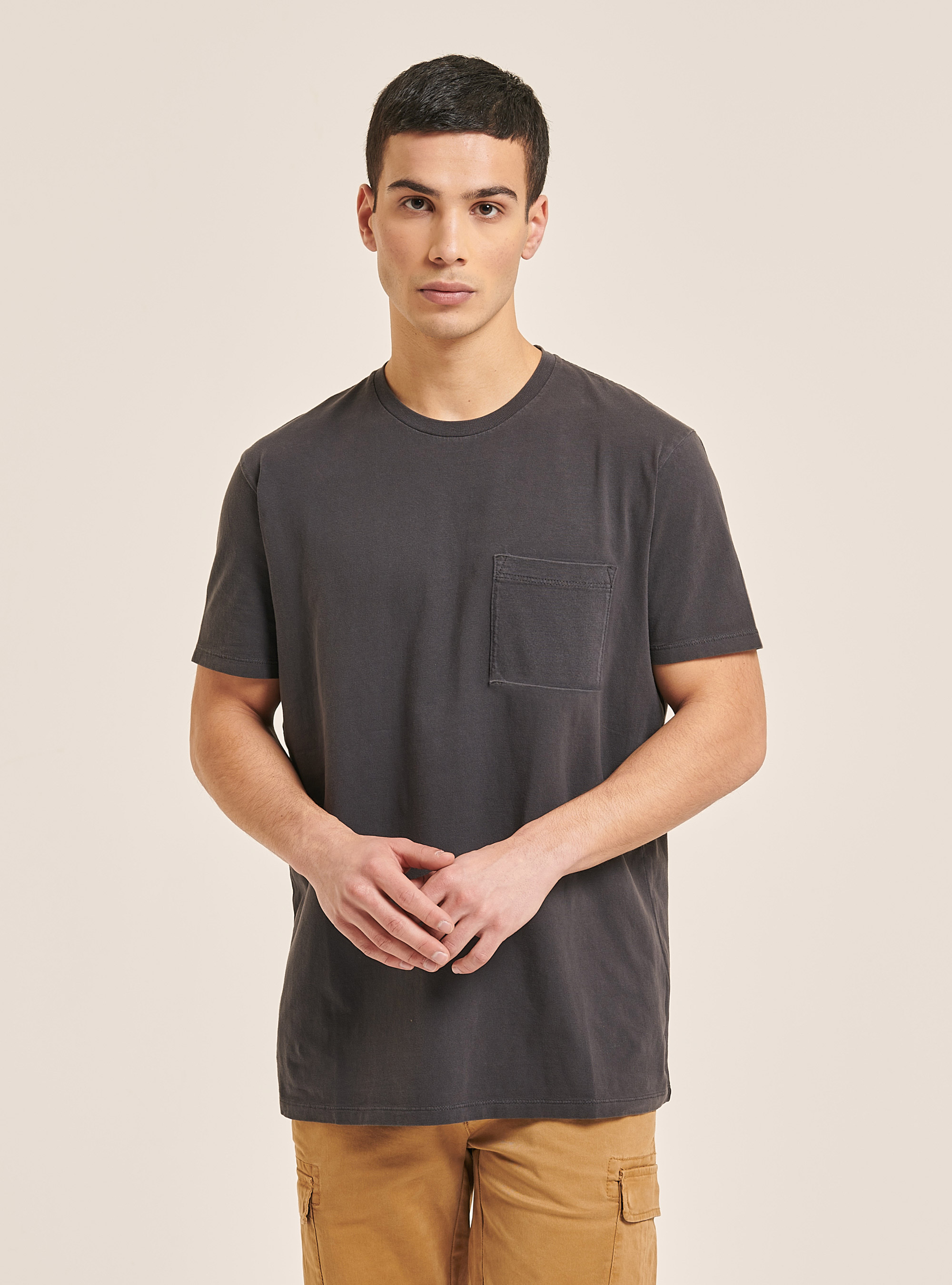 Camiseta b&aacute;sica de algod&oacute;n con bolsillo, NEGRO