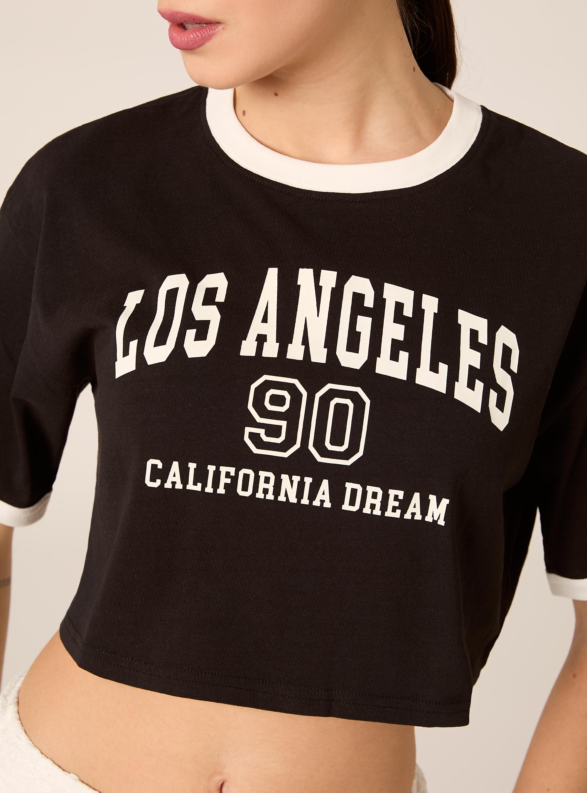 T-shirt crop stampa college, BK1 BLACK