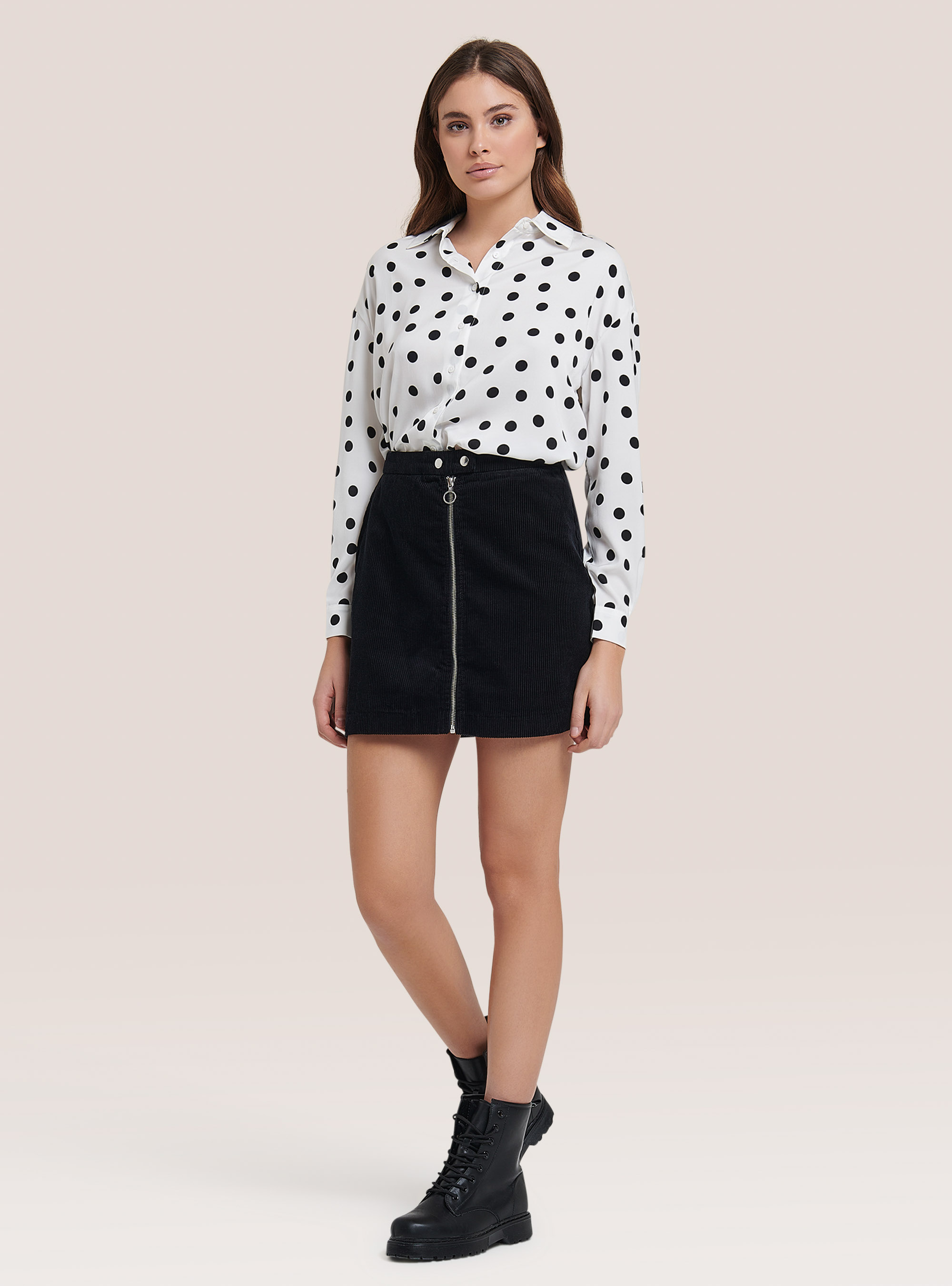 Mini-jupe en velours côtelé avec fermeture éclair, C101 BLACK