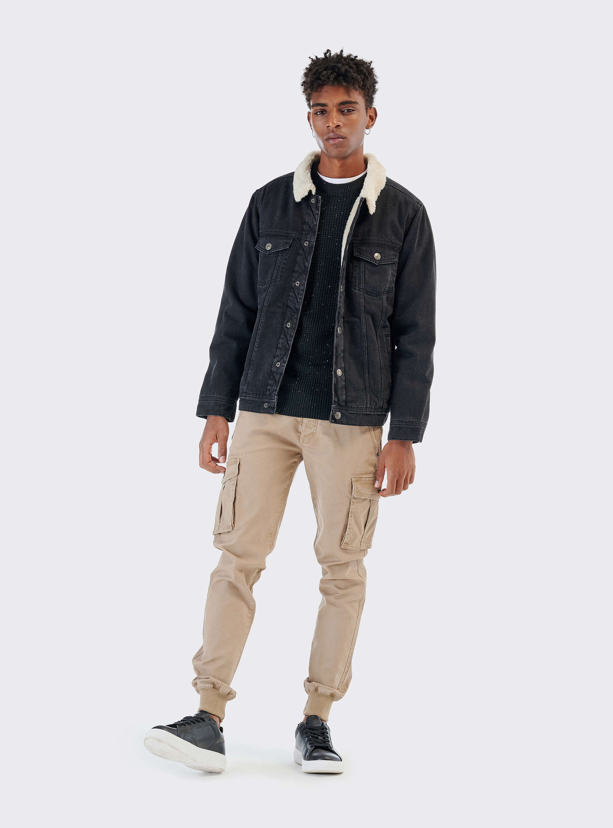 Round neckpullover with naps in wool blend, BLACK