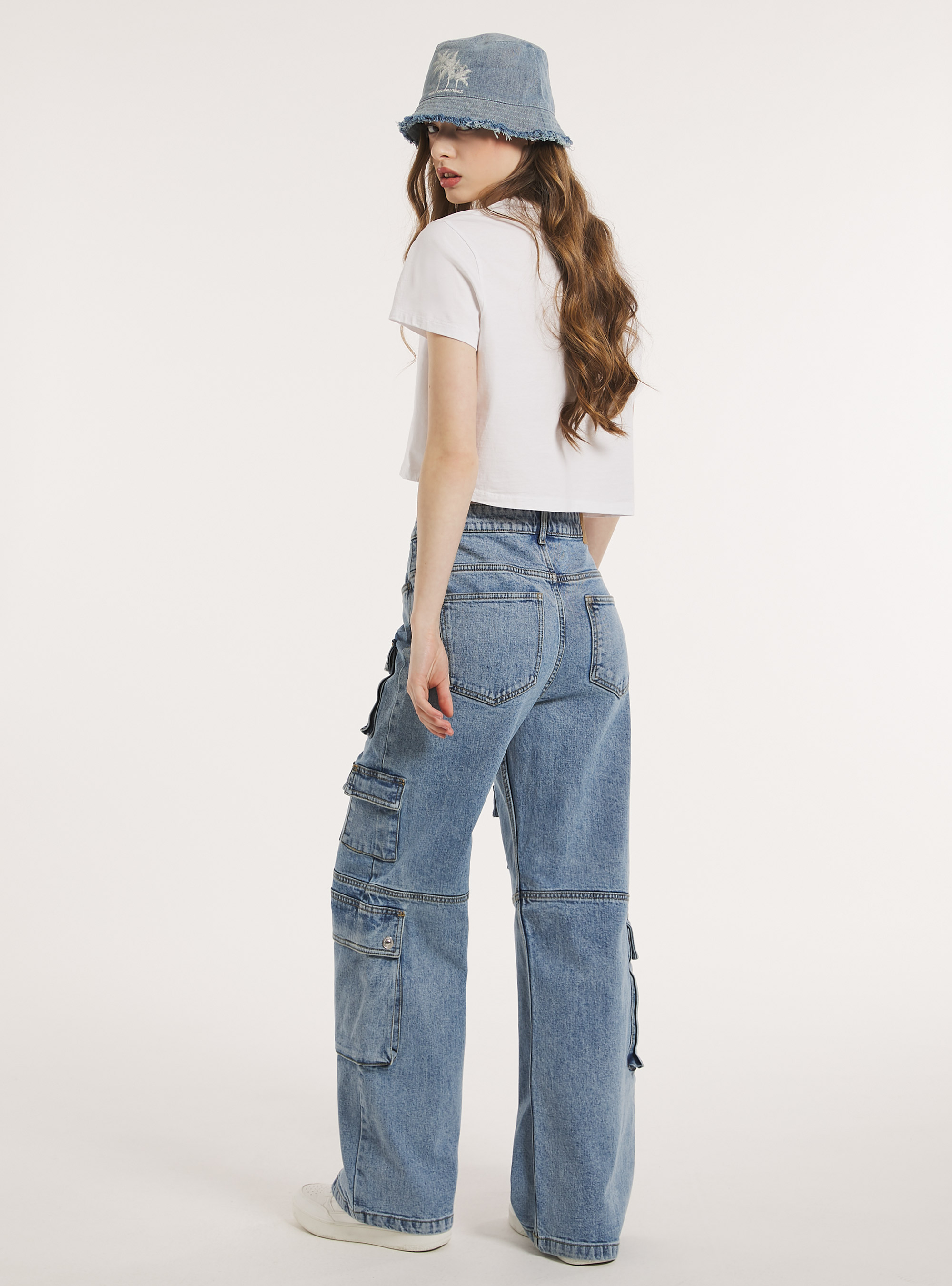 Relaxed fit multi cargo jeans