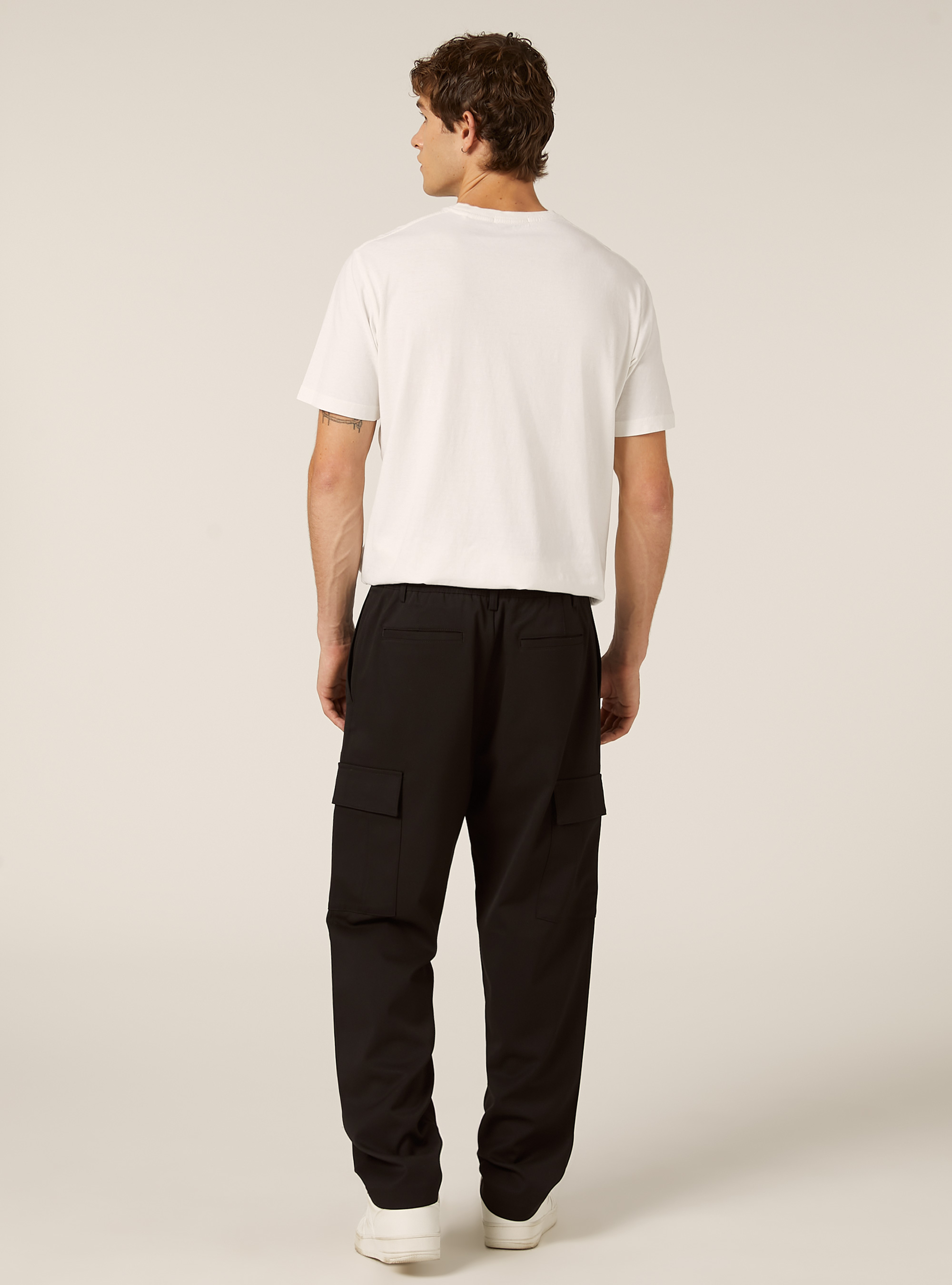 Pantaloni con tasconi e una pince, BK1 BLACK
