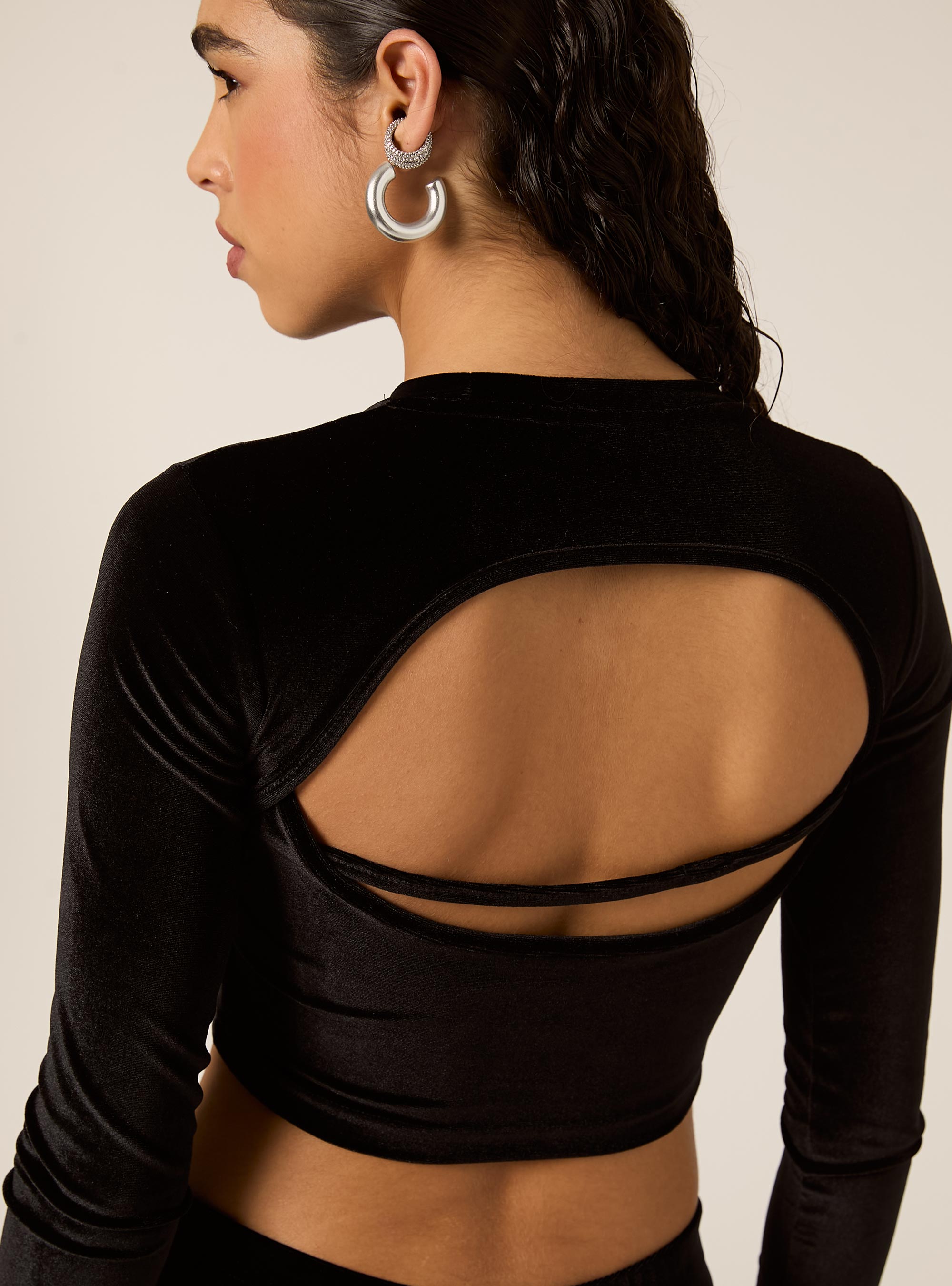 Maglia cropped in velluto con schiena scoperta, BK1 BLACK