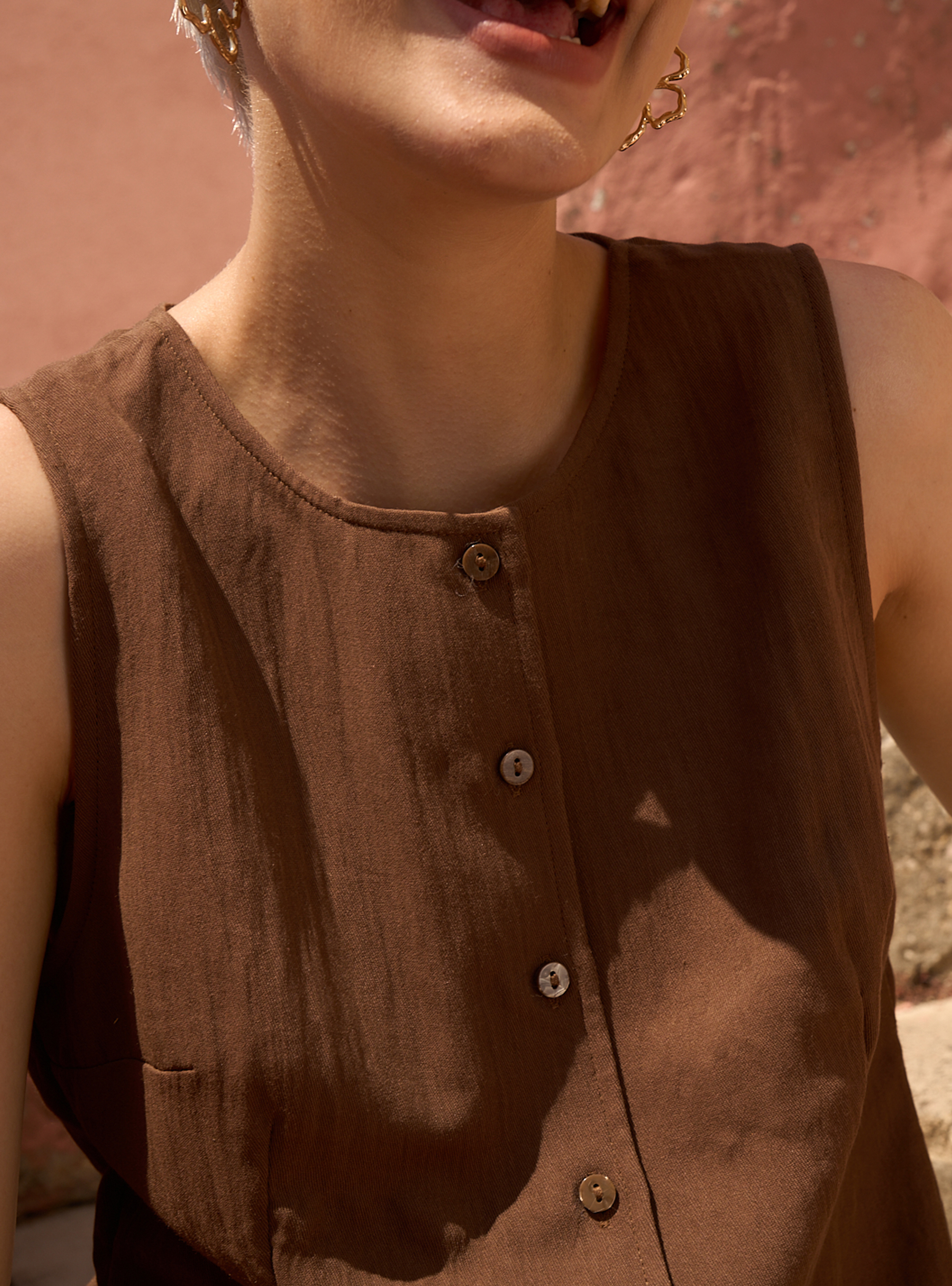 Textured and buttoned vest, BR2 BROWN MEDIUM