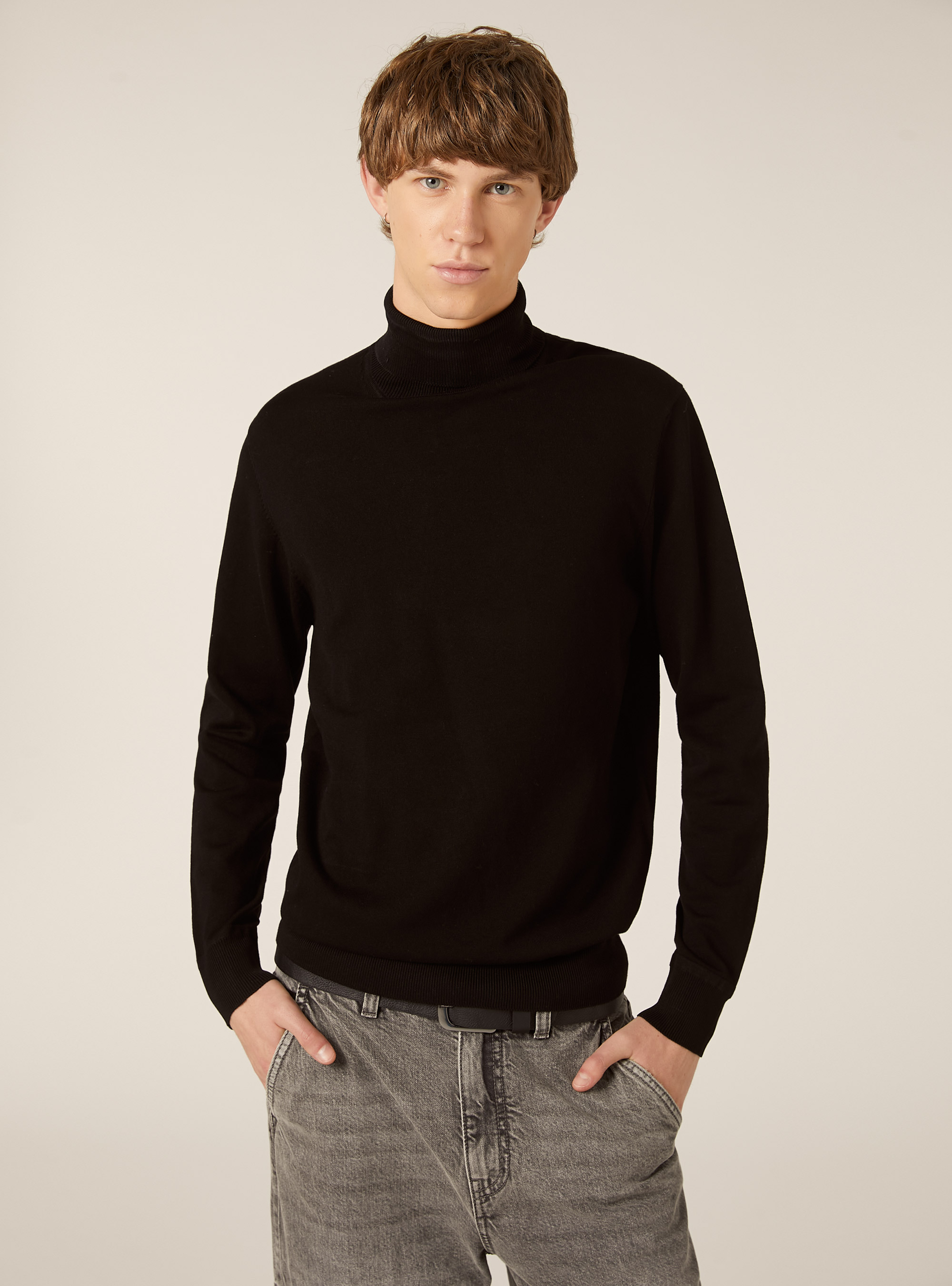 Jersey de cuello alto en viscosa suave, BK1 BLACK