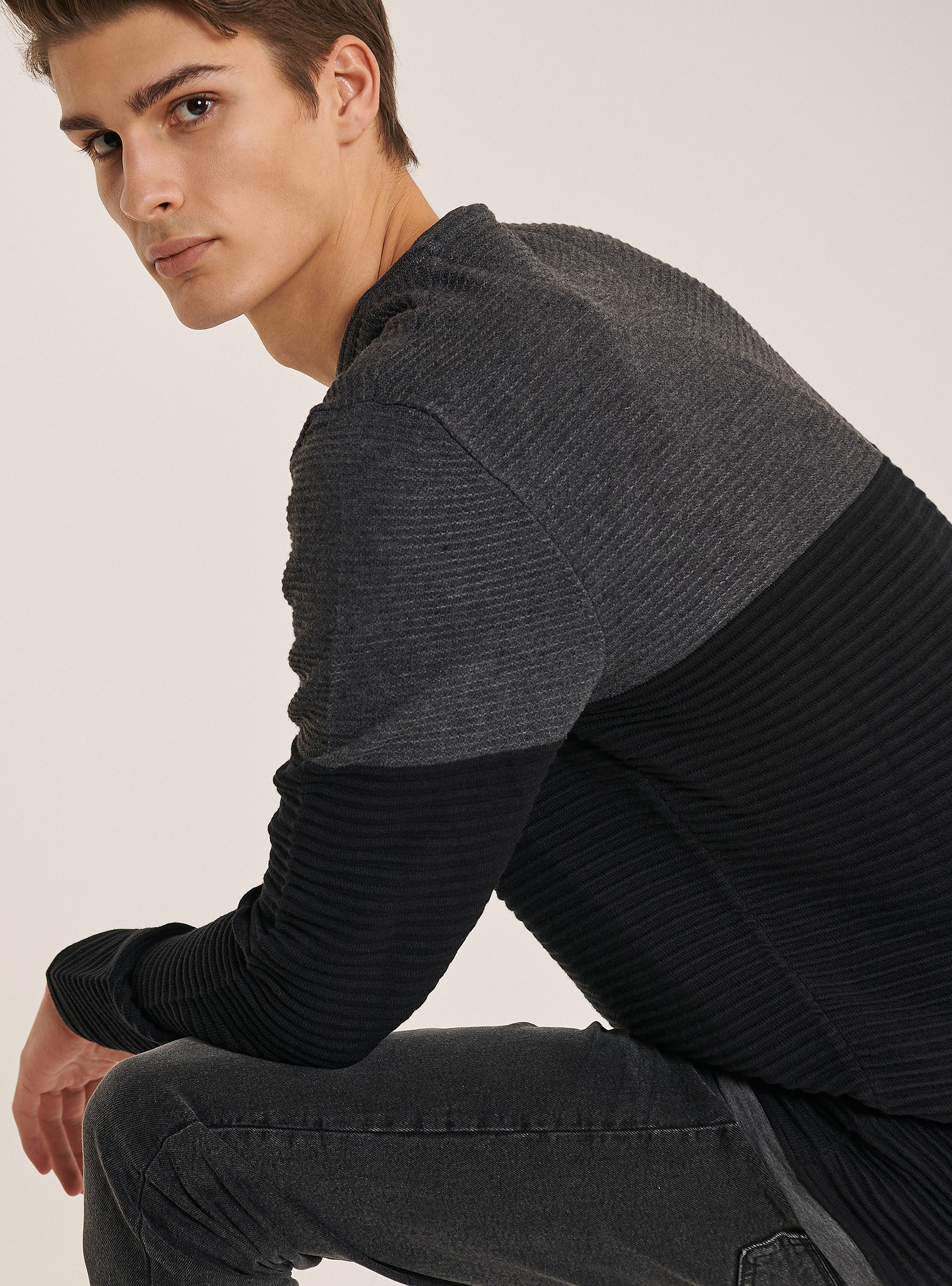 Rolling neck pullover with t-shirt details, GREY MELANGE