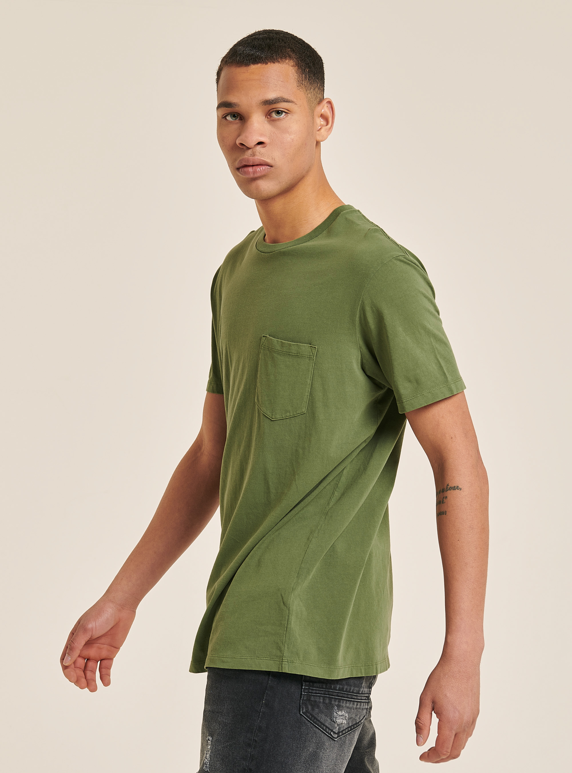 T-Shirt mit Rundhalsausschnitt und Brusttasche, KY2 KAKY MEDIUM