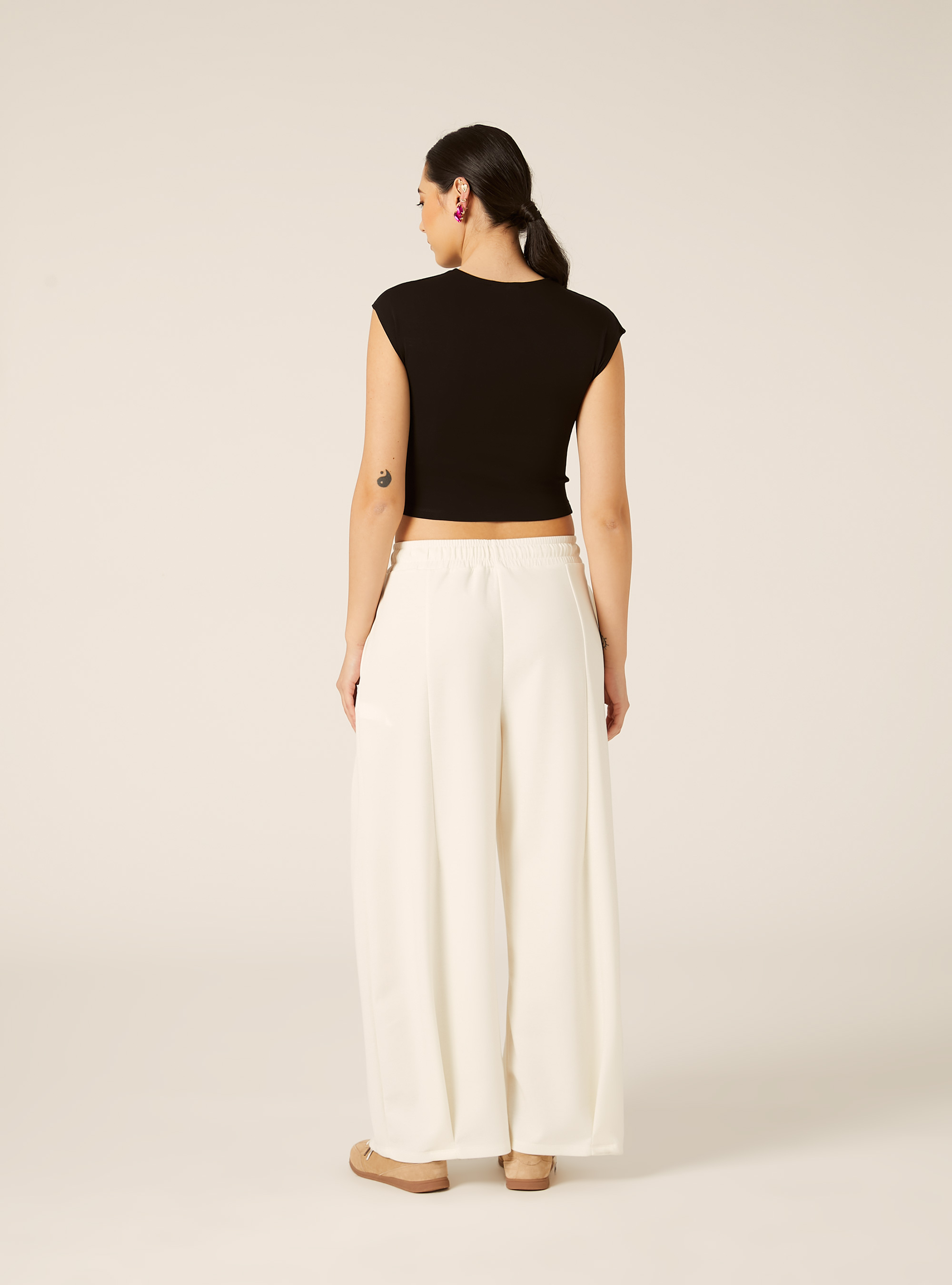 T-shirt crop con con maniche ad aletta, BK1 BLACK