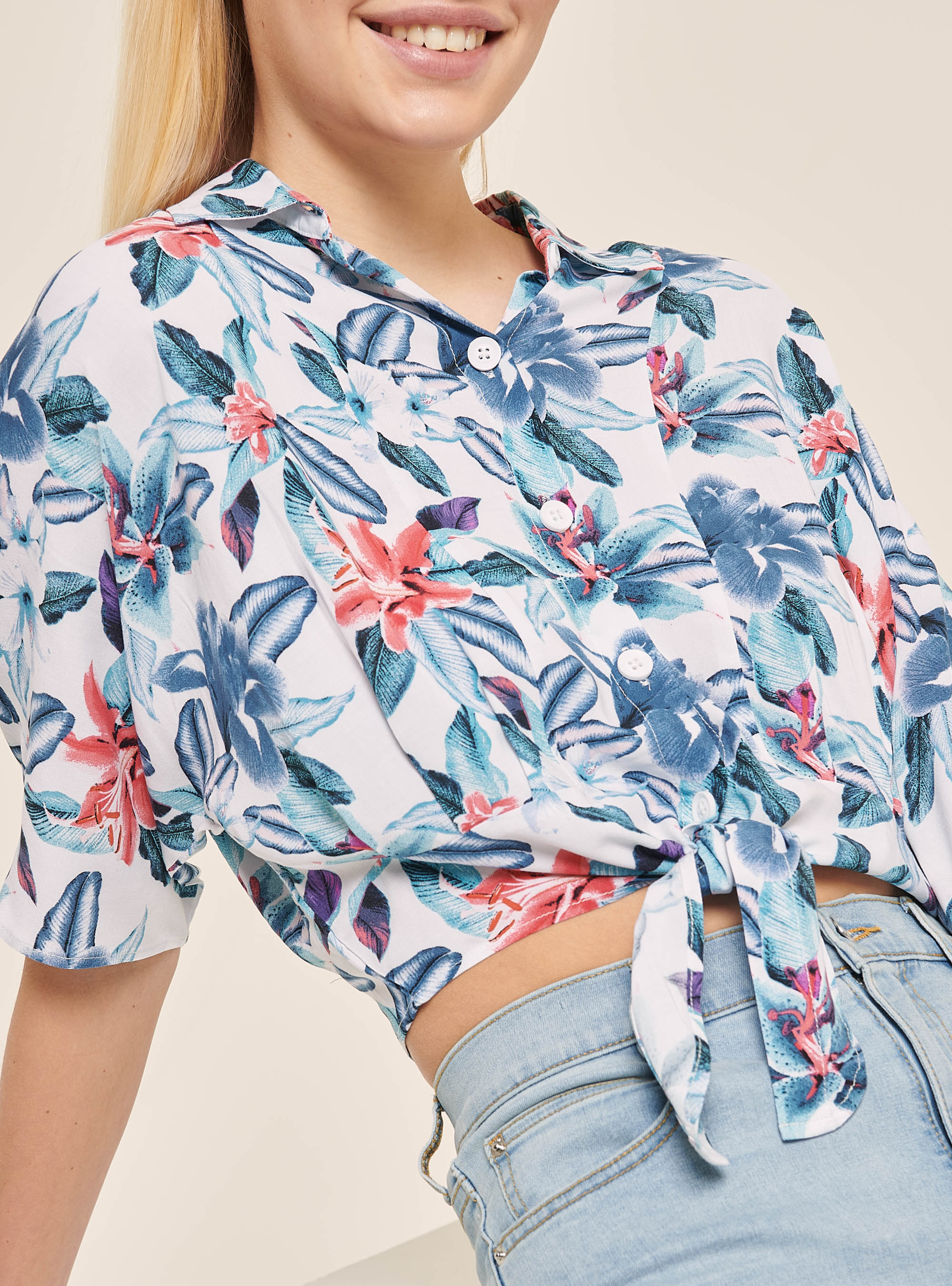 Cropped shirt with tropical flowers and knot, TROPICAL