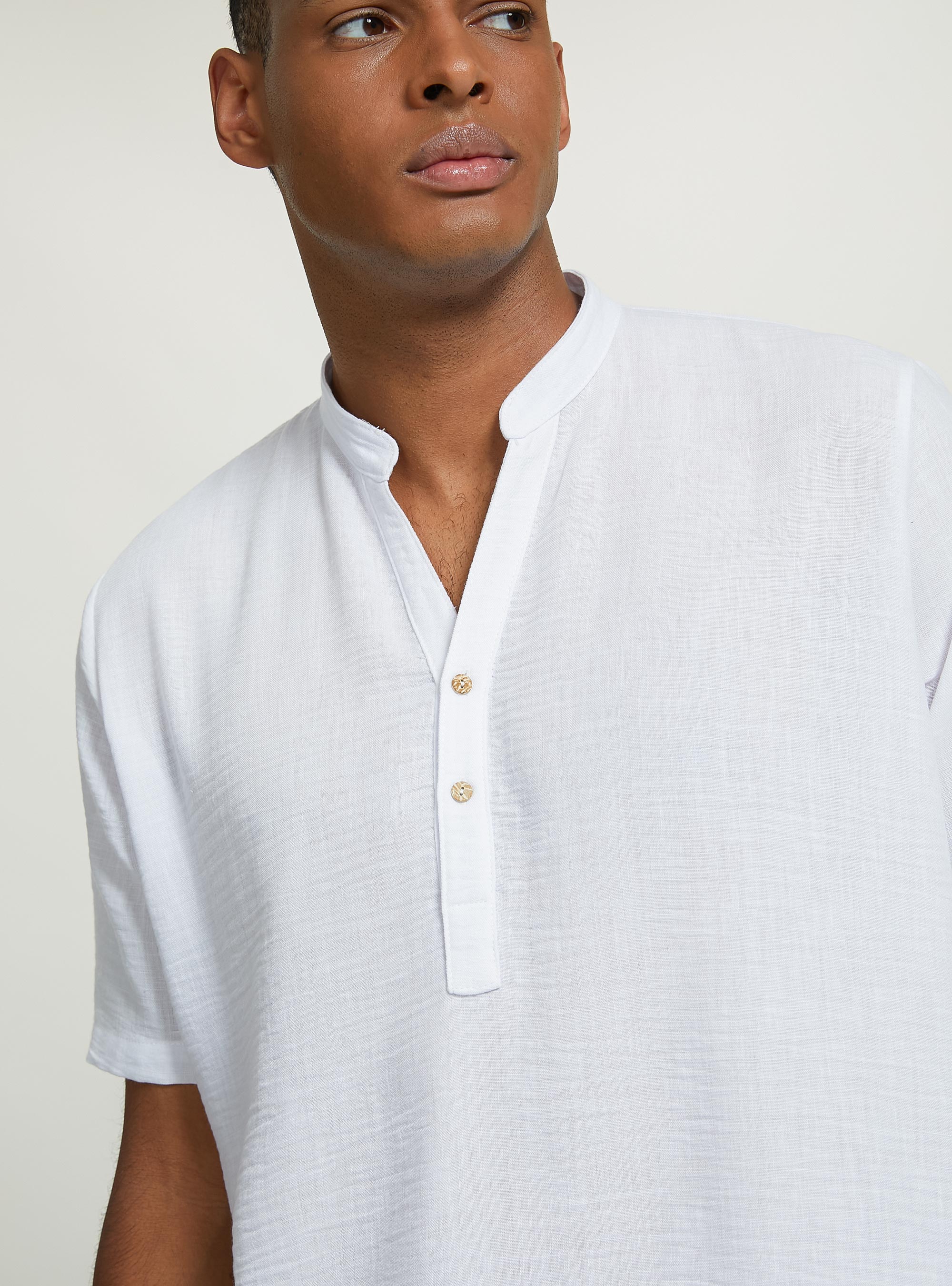 Camicia basica collo coreano mezza placchetta, WH2 WHITE