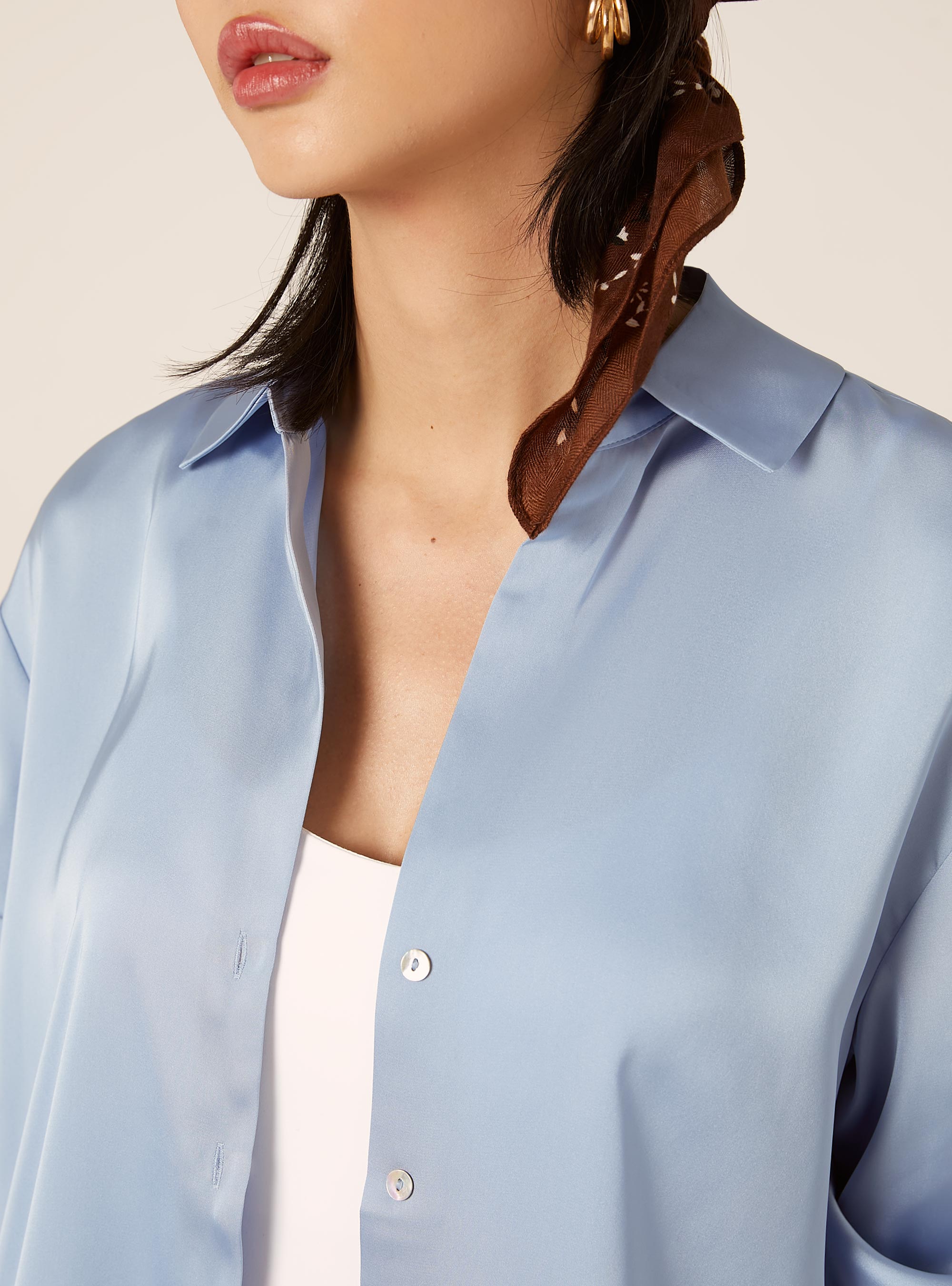 Camicia in satin con colletto a revers, AZ2 AZURE MEDIUM