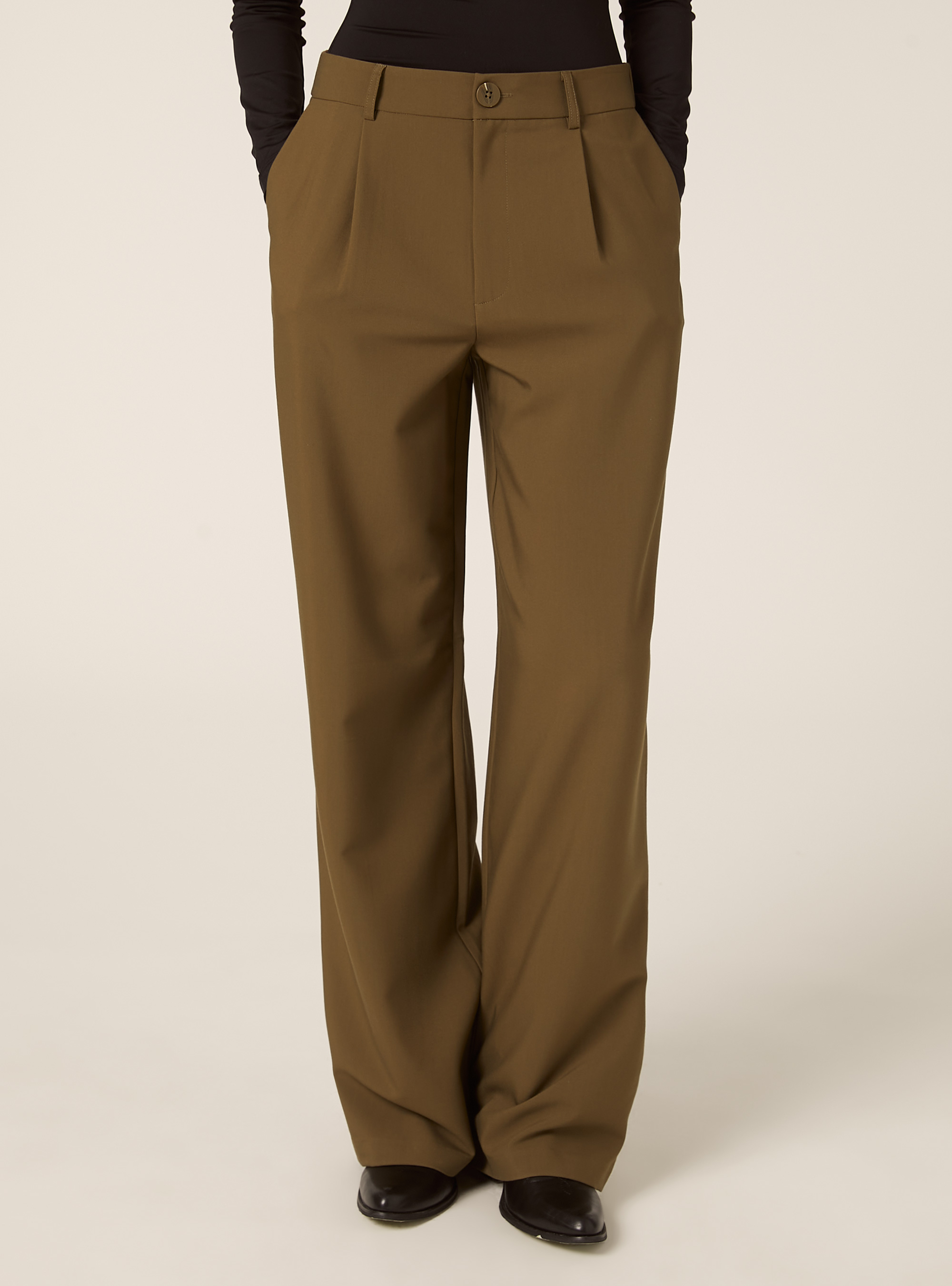 Tailored trousers with pleats, KY2 KAKY MEDIUM