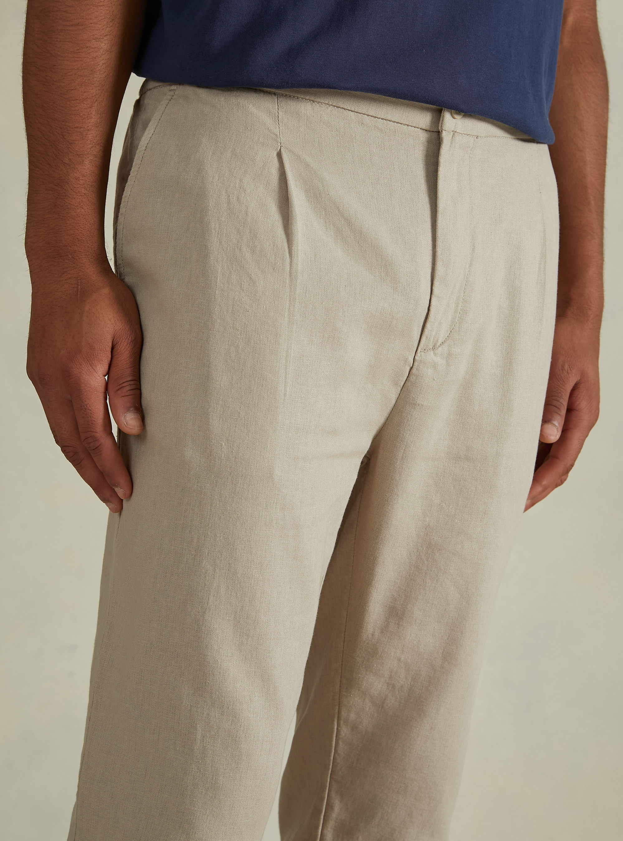 Pantalon en lin m&eacute;lang&eacute; avec pinces, BG3 BEIGE LIGHT