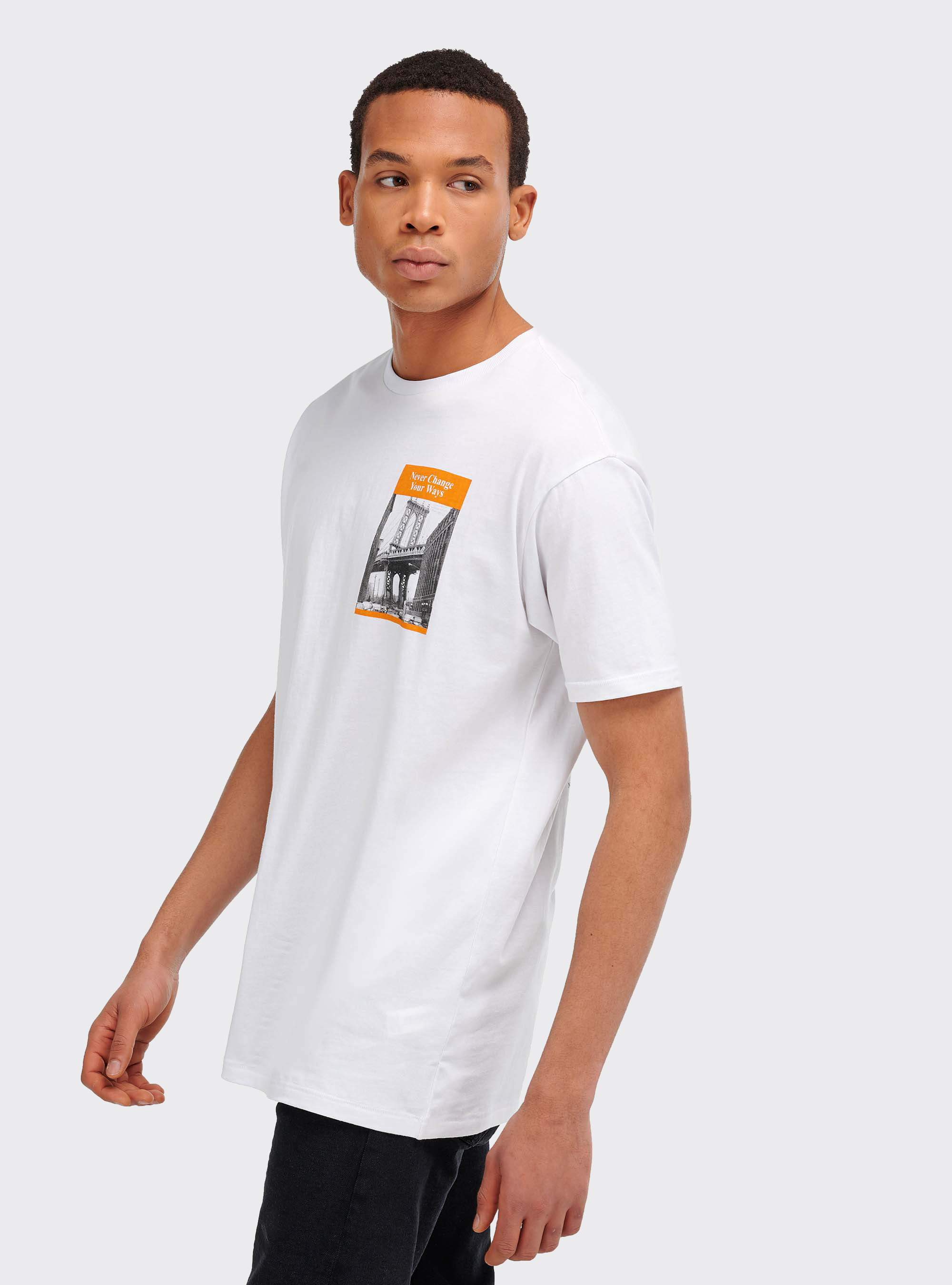 T-shirt &agrave; col rond avec imprim&eacute; urbain photographique, C099 WHITE