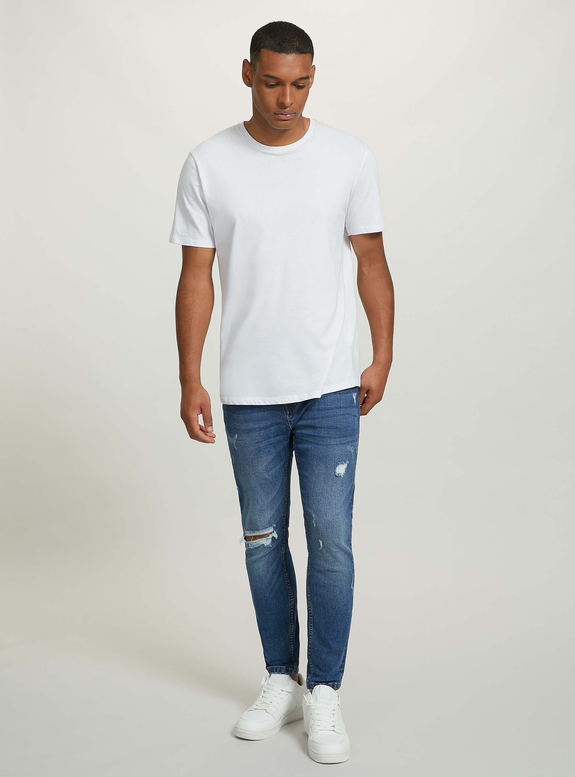 Stretch denim carrot fit jeans with rips, D003 MEDIUM BLUE