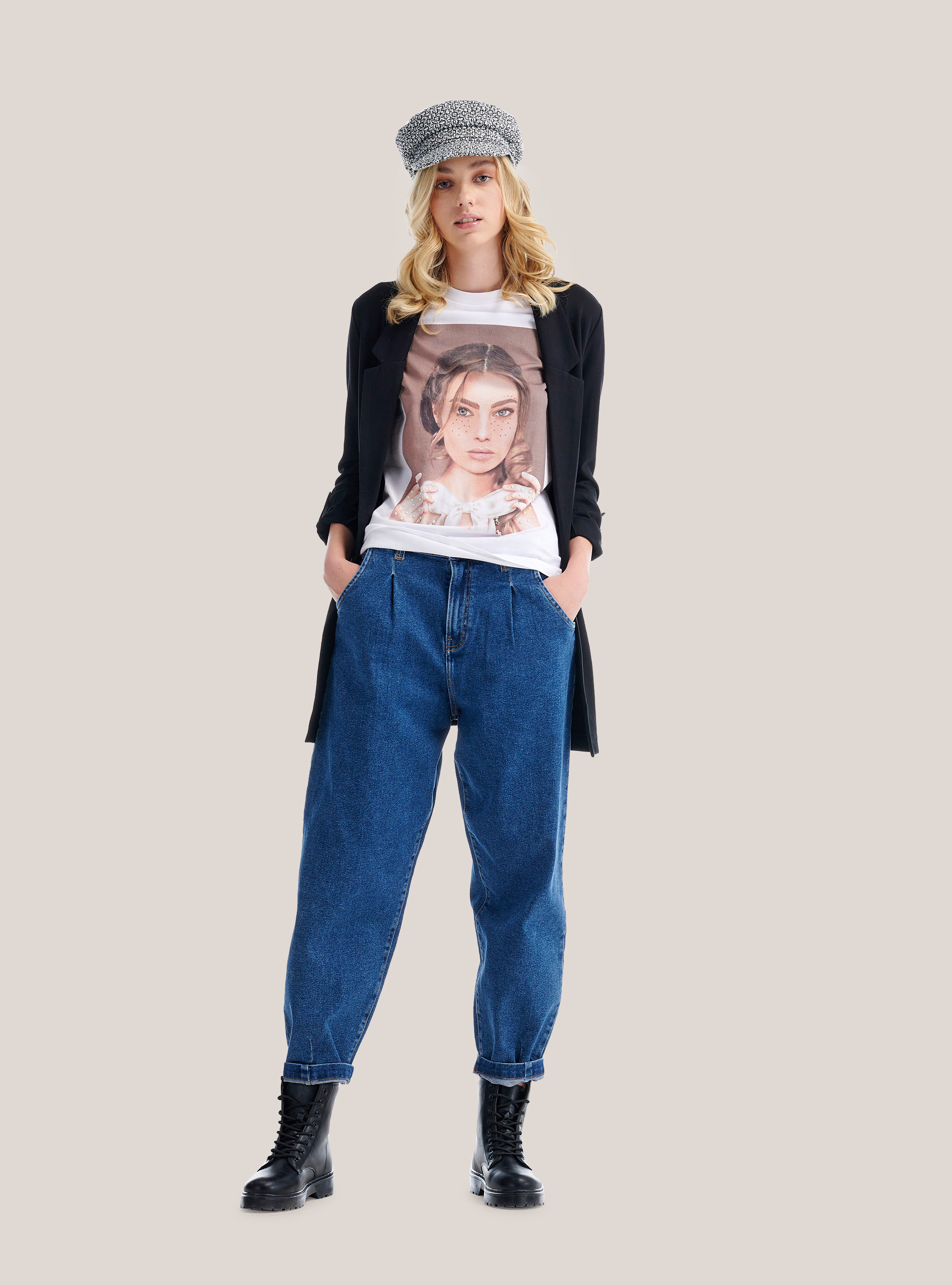 T-shirt with photographic print and pearl applications, WHITE