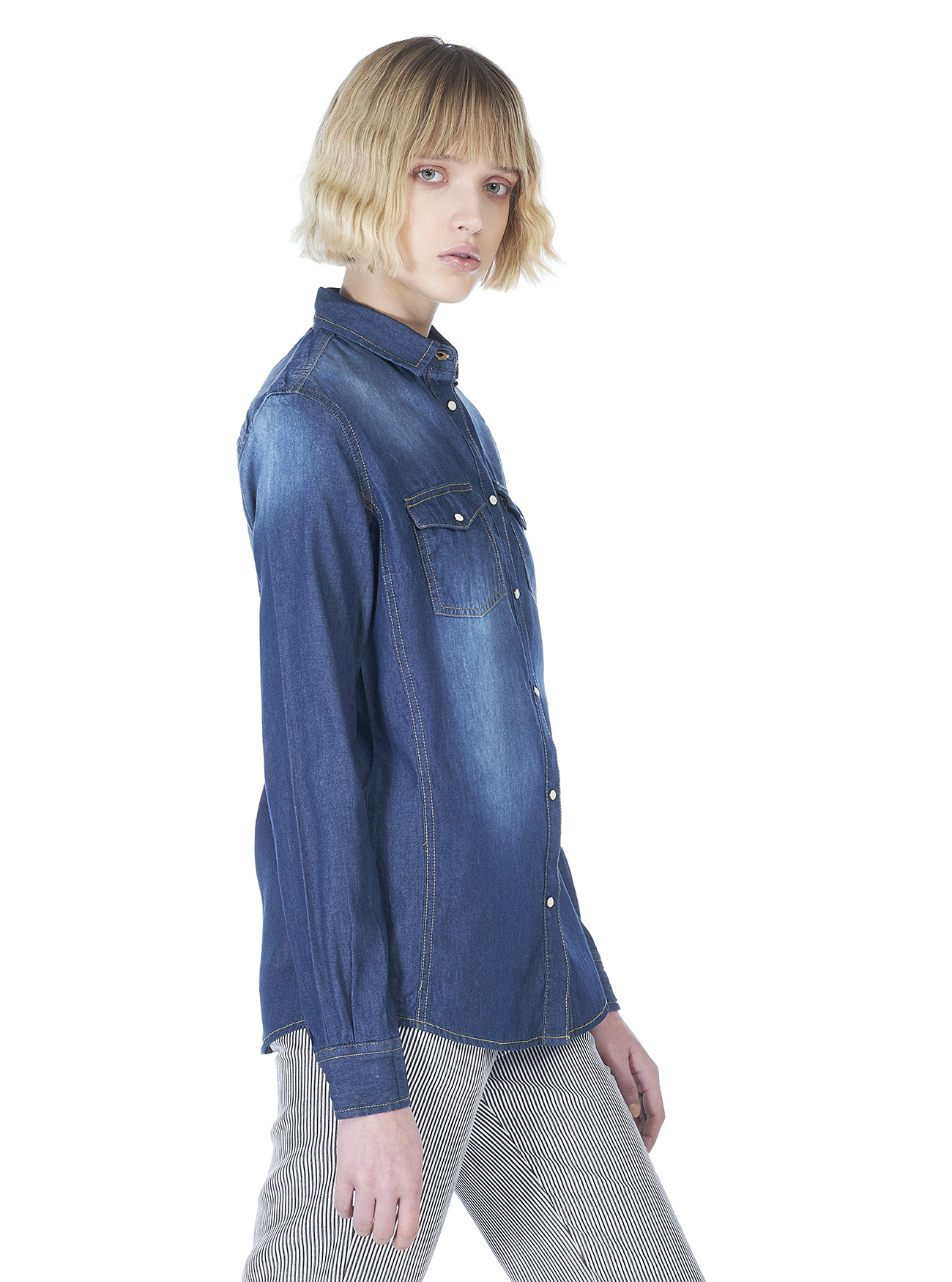 Camicia di jeans slim fit con tasche frontali, BLUE NAVY