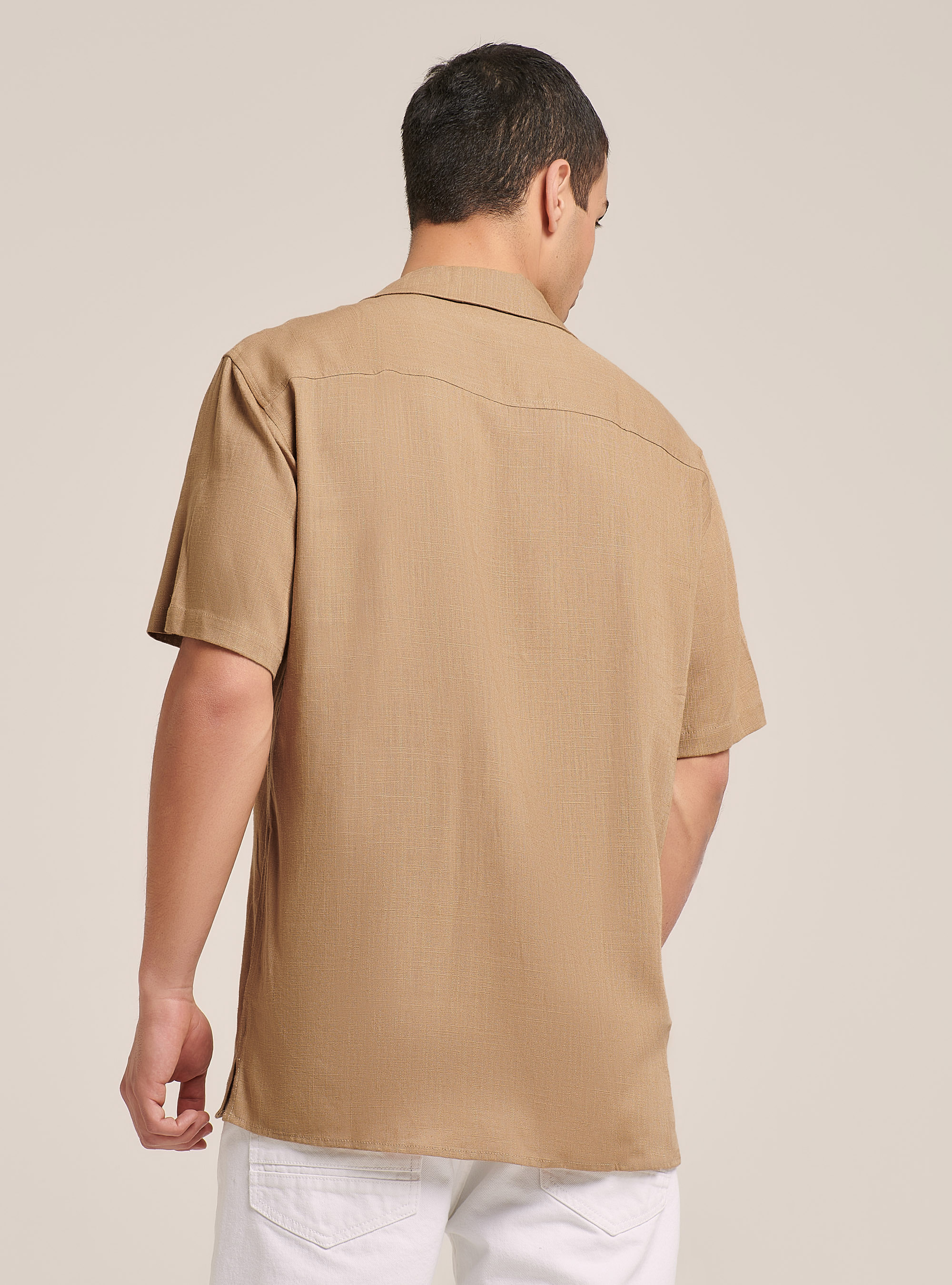 Camicia in misto lino con collo bowling, C1150 SAND