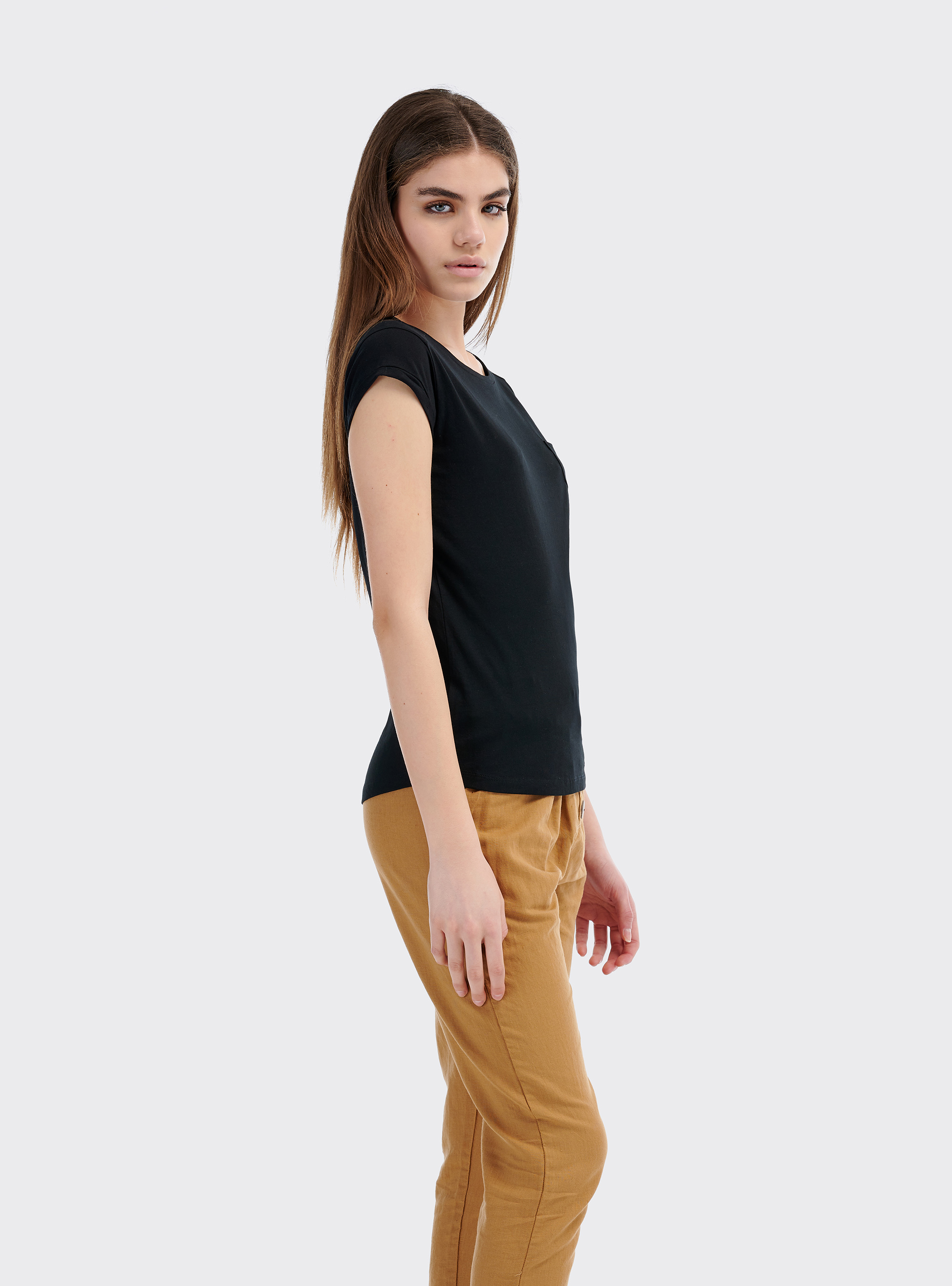 T-shirt essential coupe slim avec poche en coton peigné, C101 BLACK