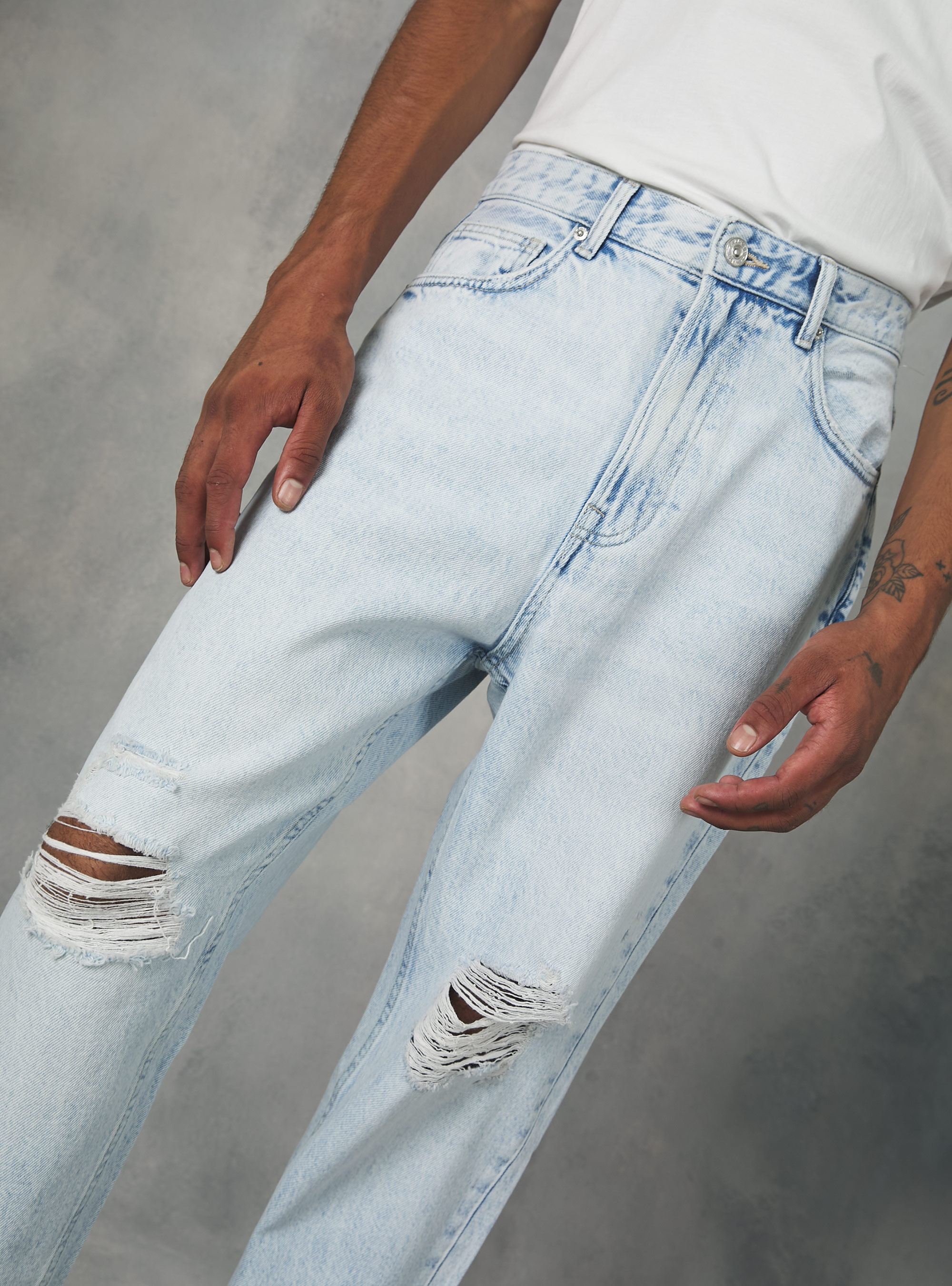 Jeans amples avec d&eacute;chirures, D007 LIGHT AZURE