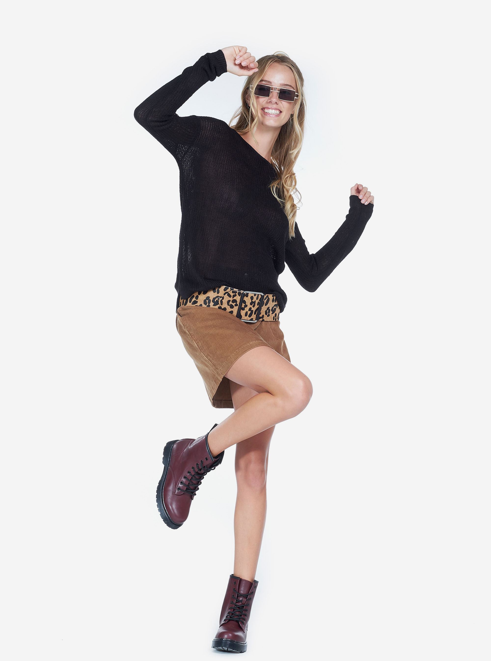 WIDE SWEATER WITH SIDE SLITS, BLACK