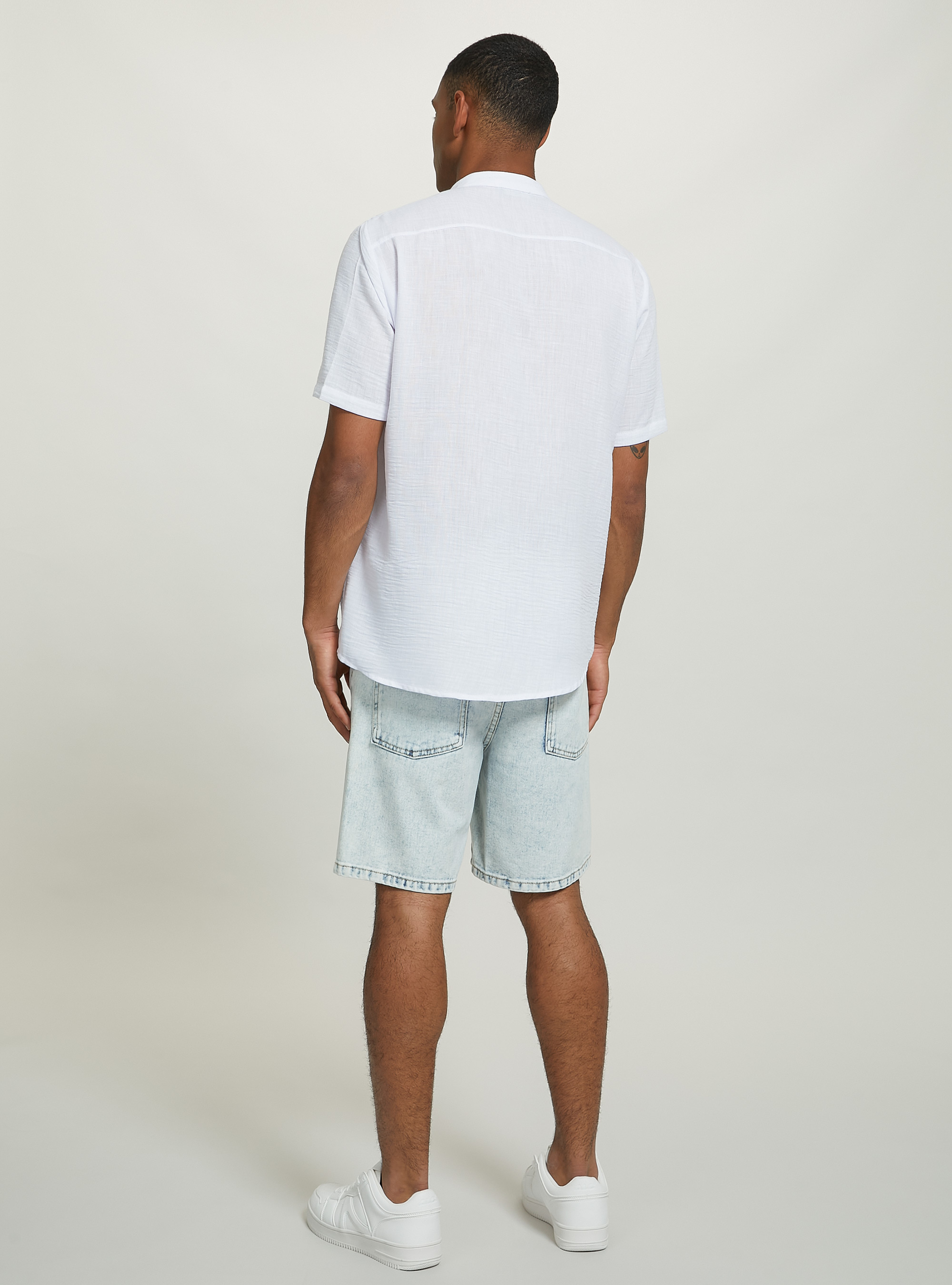 Camicia basica collo coreano mezza placchetta, WH2 WHITE