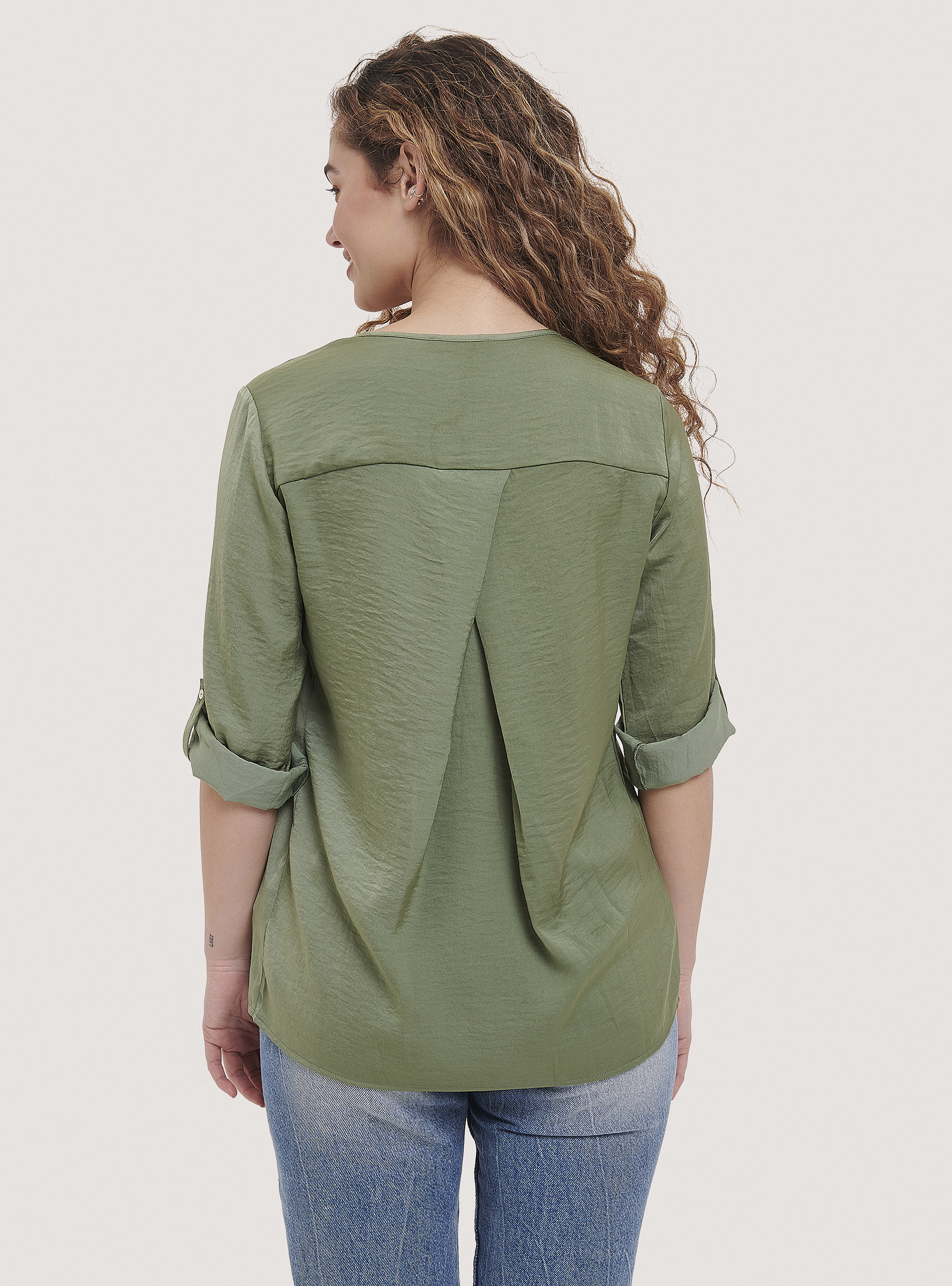 Blusa de color s&oacute;lido con escote, C6582 KAKY