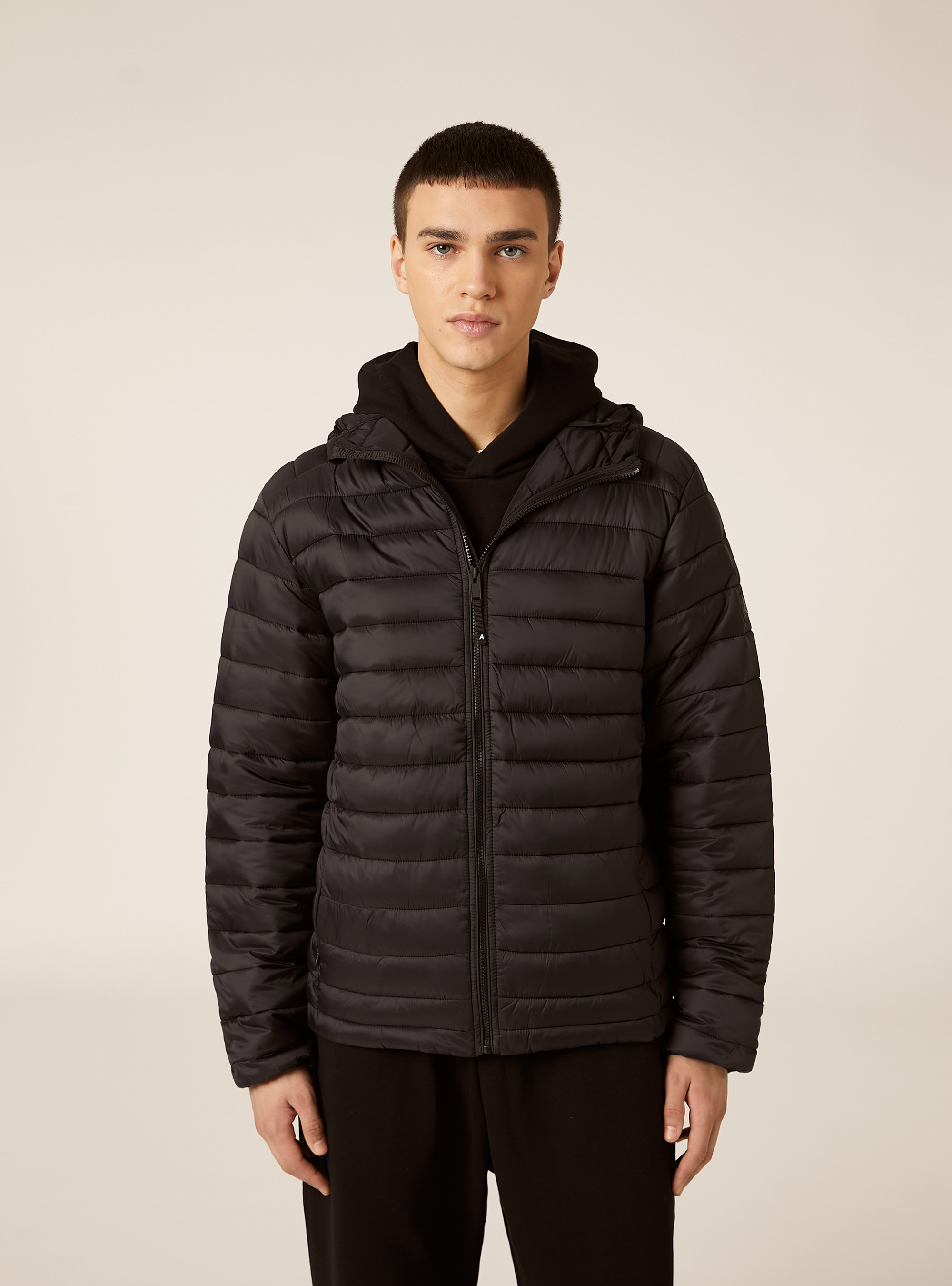 Piumino leggero con cappuccio, BK1 BLACK